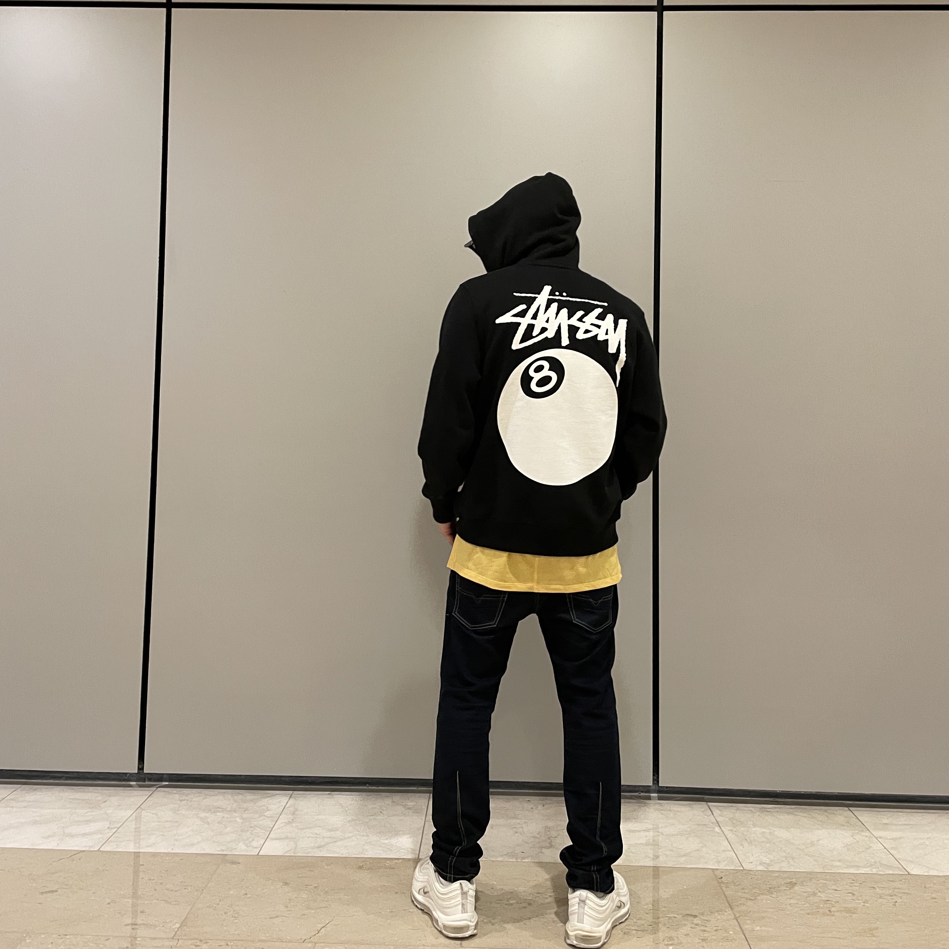 Stussy 8 Ball Hoodie Black - 21SS, Nike Air Max 97 Triple White Wolf Grey 착용 스타일 - 1