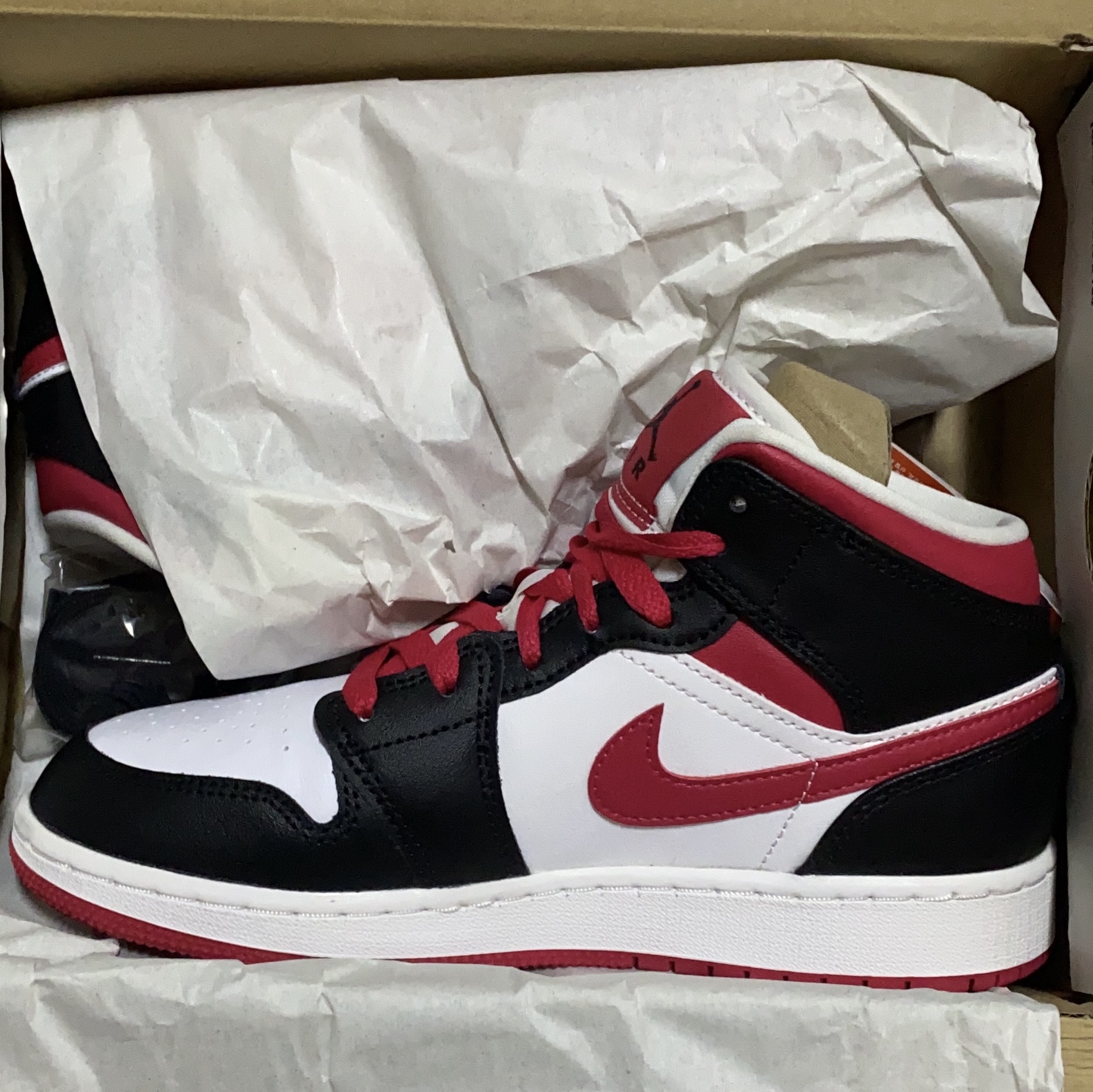 (GS) Jordan 1 Mid Very Berry  착용 스타일