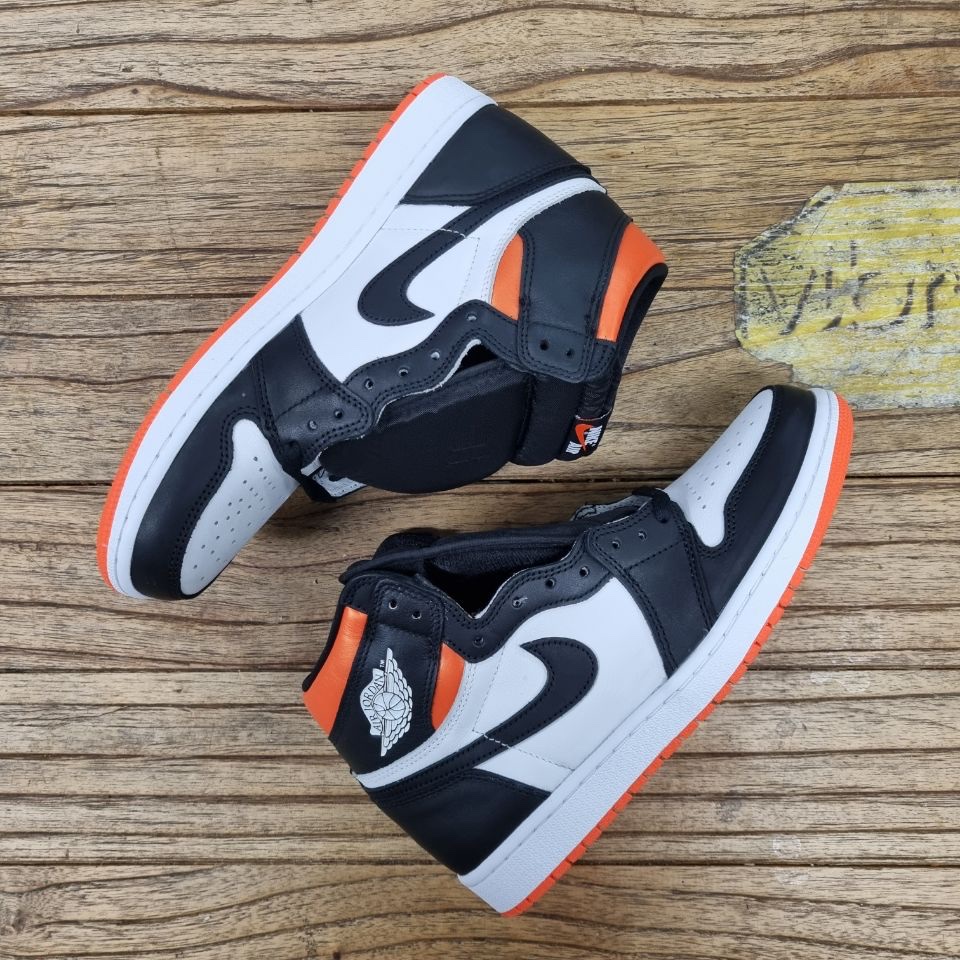 Jordan 1 Retro High OG Electro Orange 착용 스타일 - 2