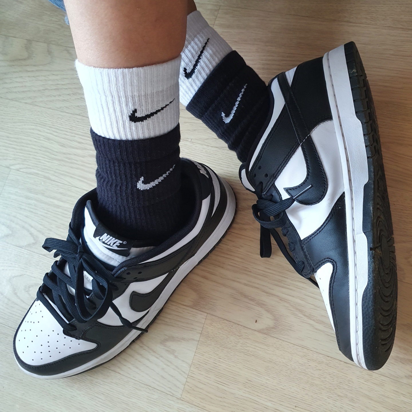 Nike Everyday Plus Cushioned Training Crew Socks Black White (Korean Ver.), Nike Dunk Low Retro Black 착용 스타일 - 1