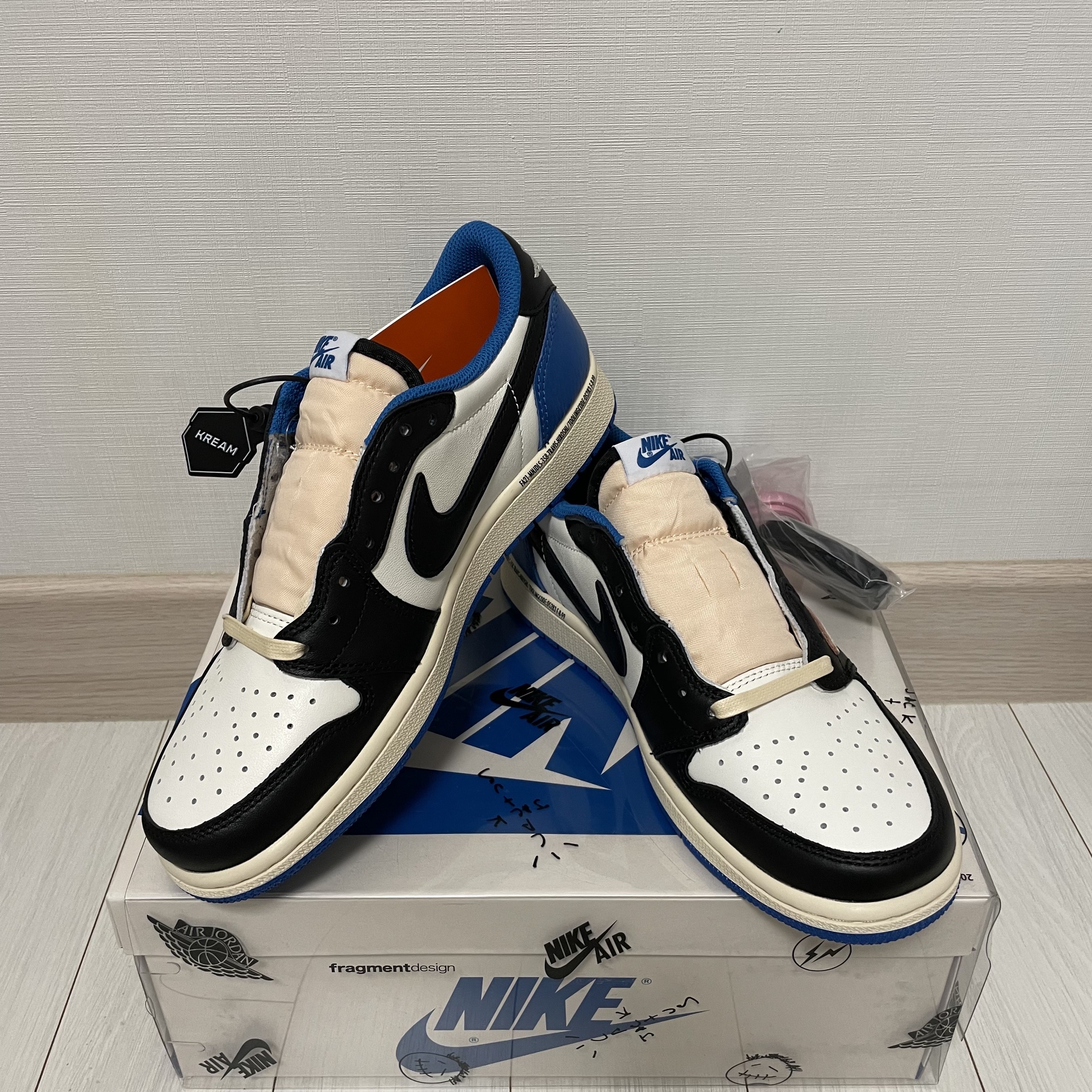 Jordan 1 x Travis Scott x Fragment Retro Low OG SP Military Blue 착용 스타일