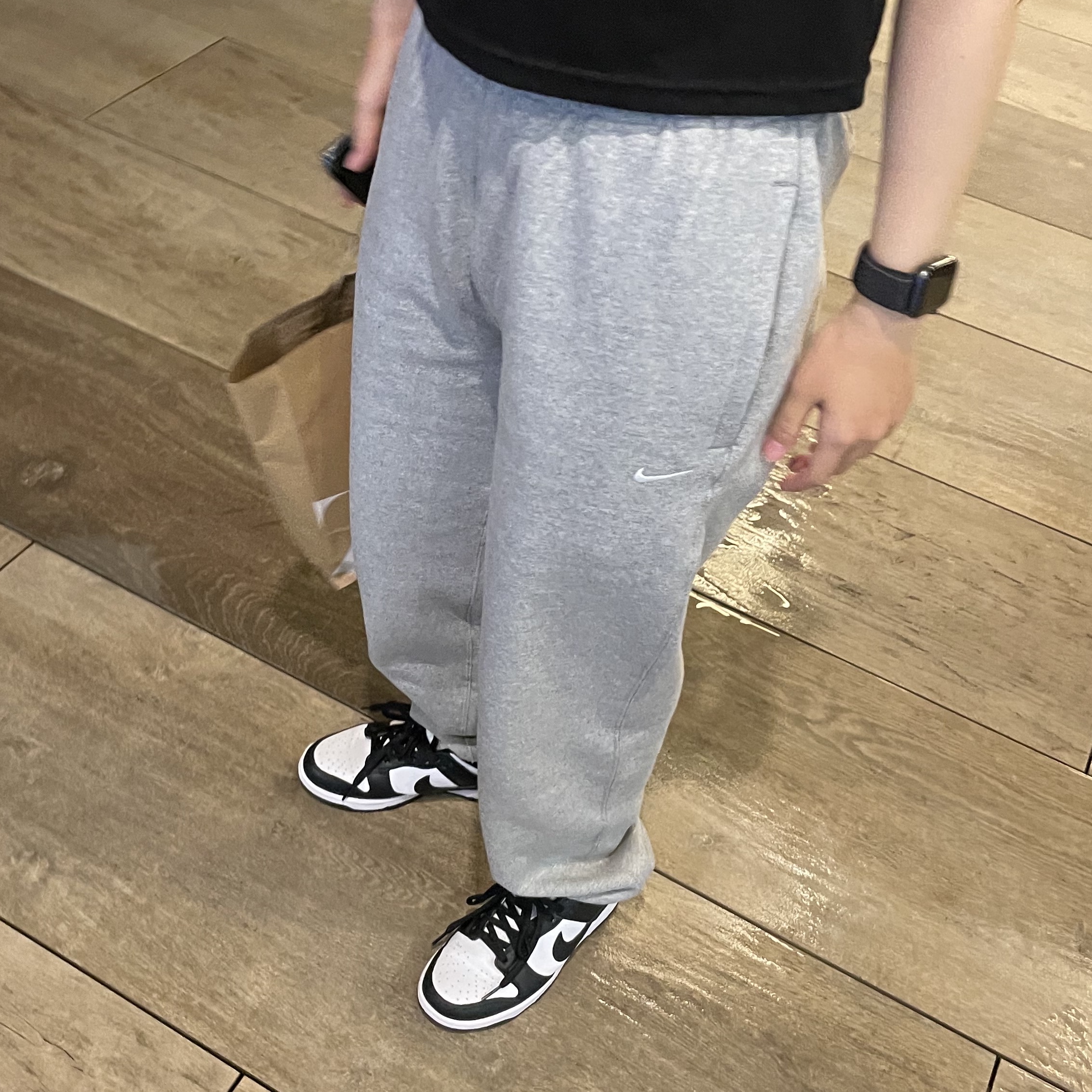 (W) Nike Dunk Low Black, Nike NRG Solo Swoosh Fleece Pants Dark Grey Heather - US/EU 착용 스타일 - 2