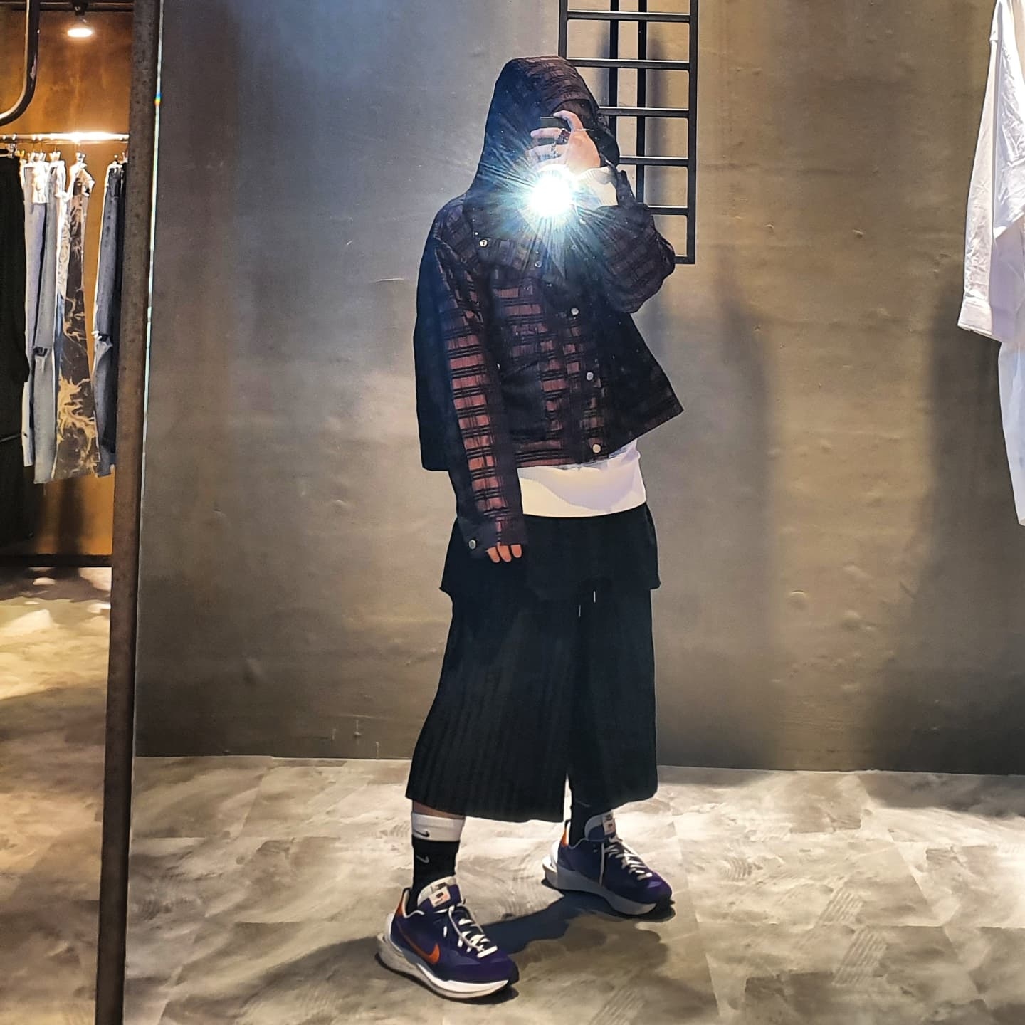 Nike x Sacai VaporWaffle Dark Iris 착용 스타일