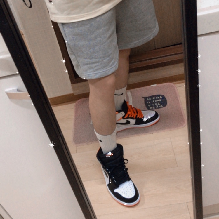 Jordan 1 Retro High OG Electro Orange 착용 스타일