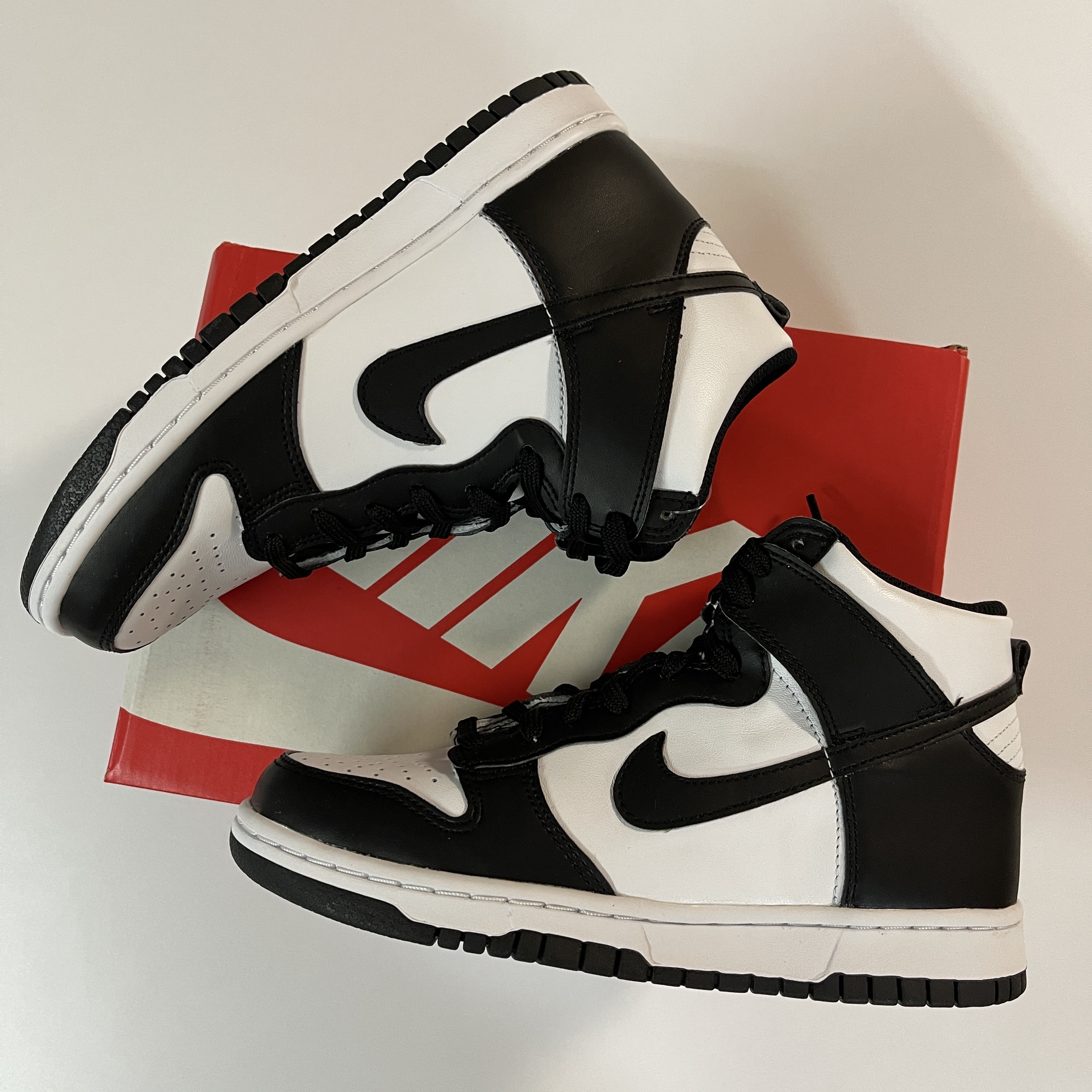 (GS) Nike Dunk High Black and White 착용 스타일 - 2