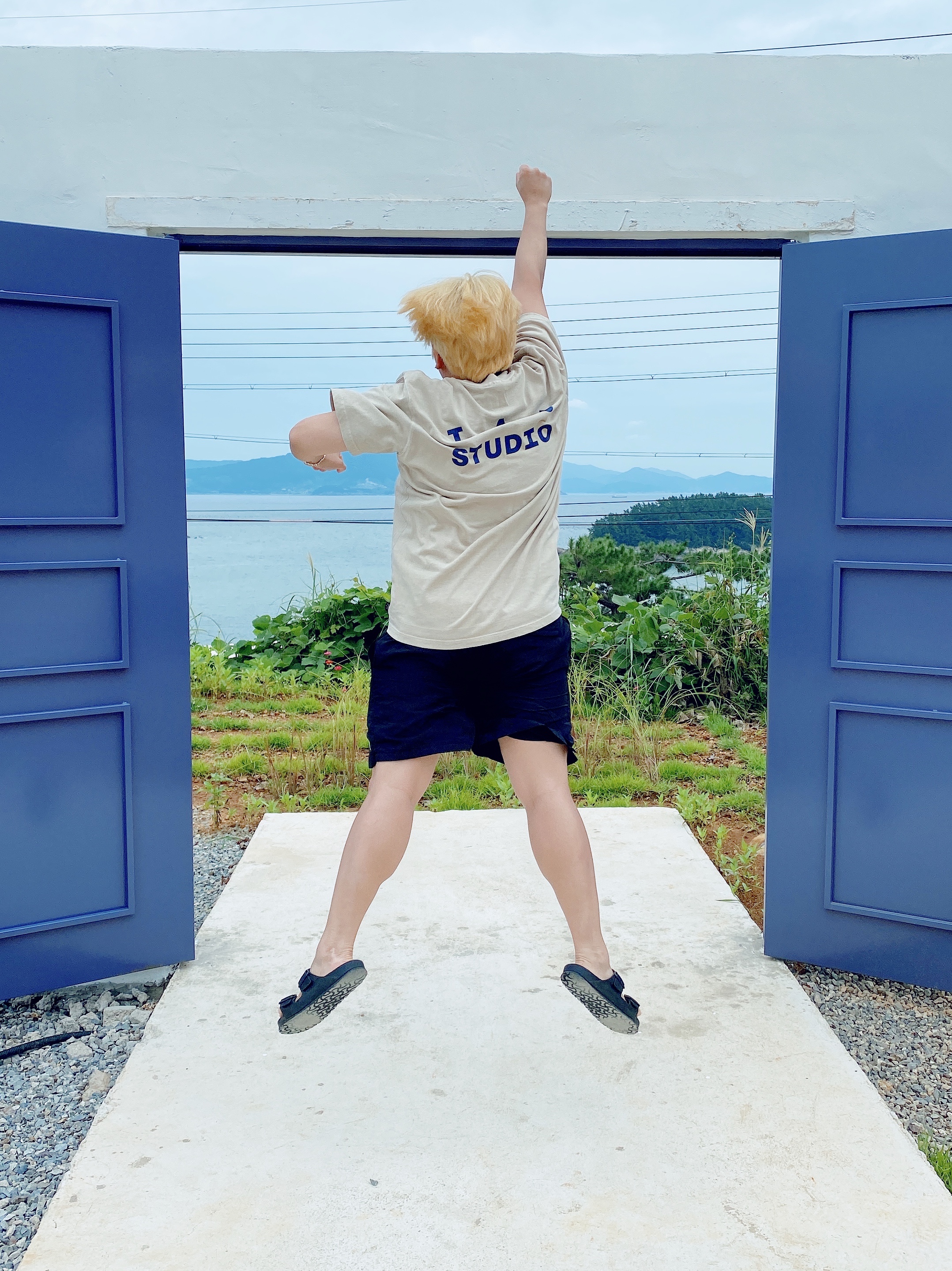 IAB Studio Pigment T-Shirt Oatmeal 착용 스타일