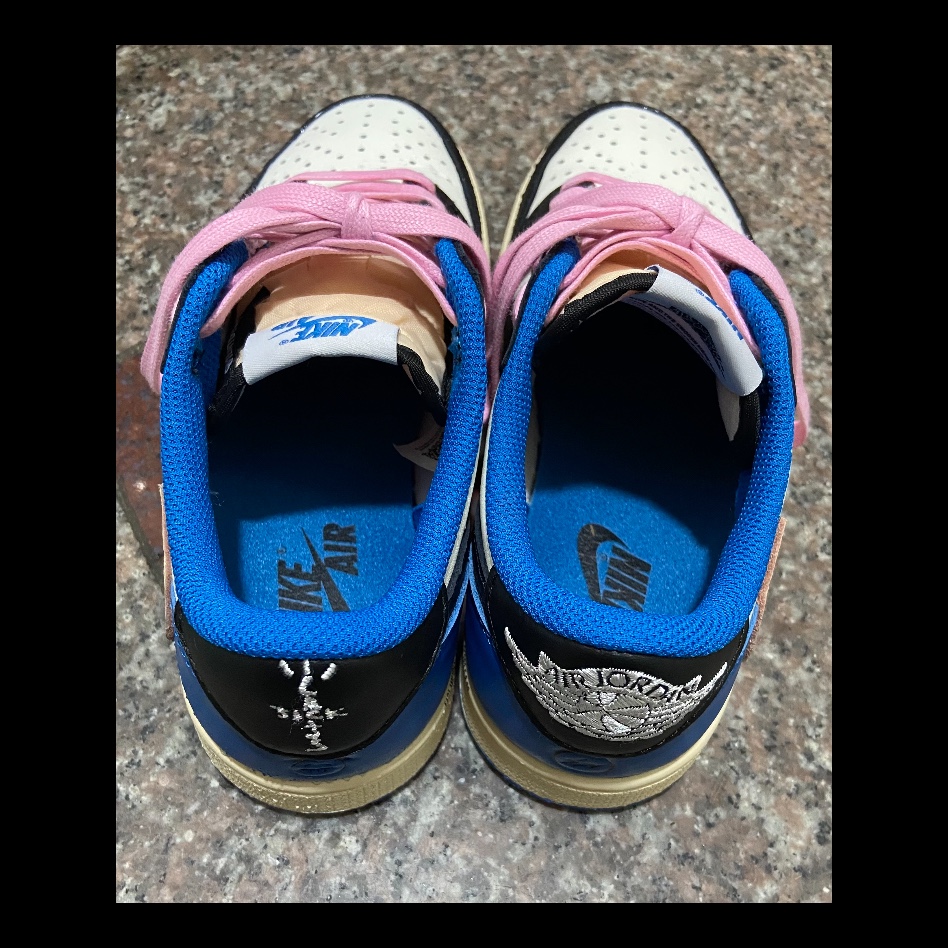 Jordan 1 x Travis Scott x Fragment Retro Low OG SP Military Blue 착용 스타일 - 4