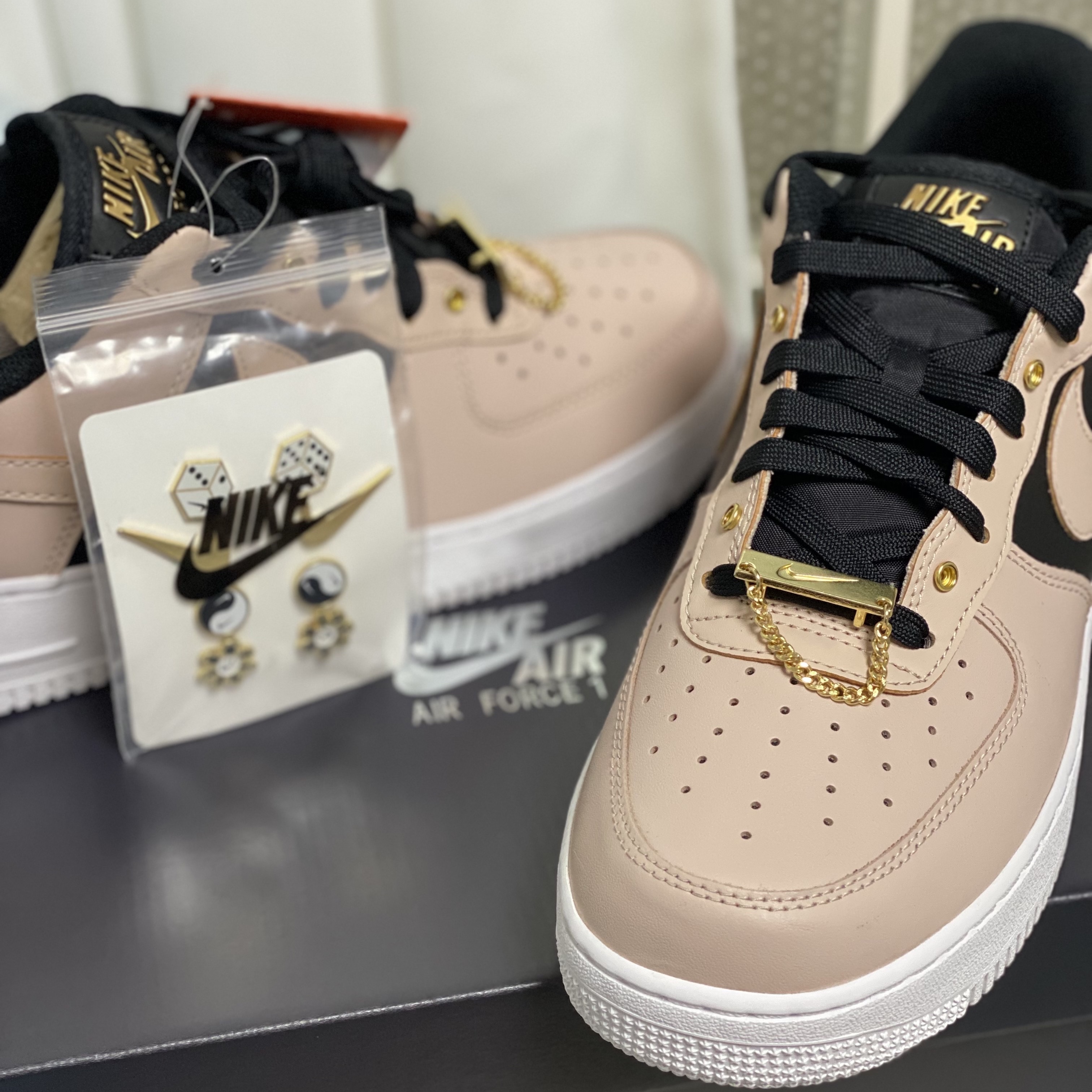 Nike Air Force 1 '07 PRM Touch Of Gold 착용 스타일