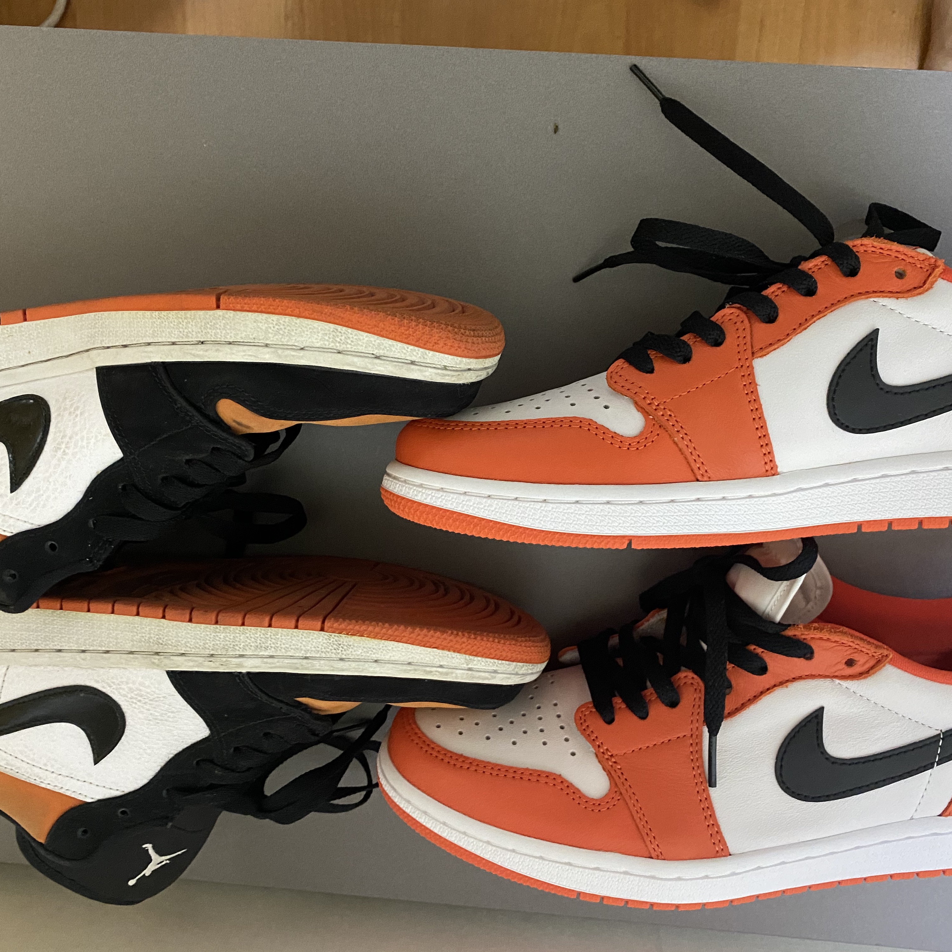 Jordan 1 Low OG Starfish, Jordan 1 Low Shattered Backboard 착용 스타일 - 1