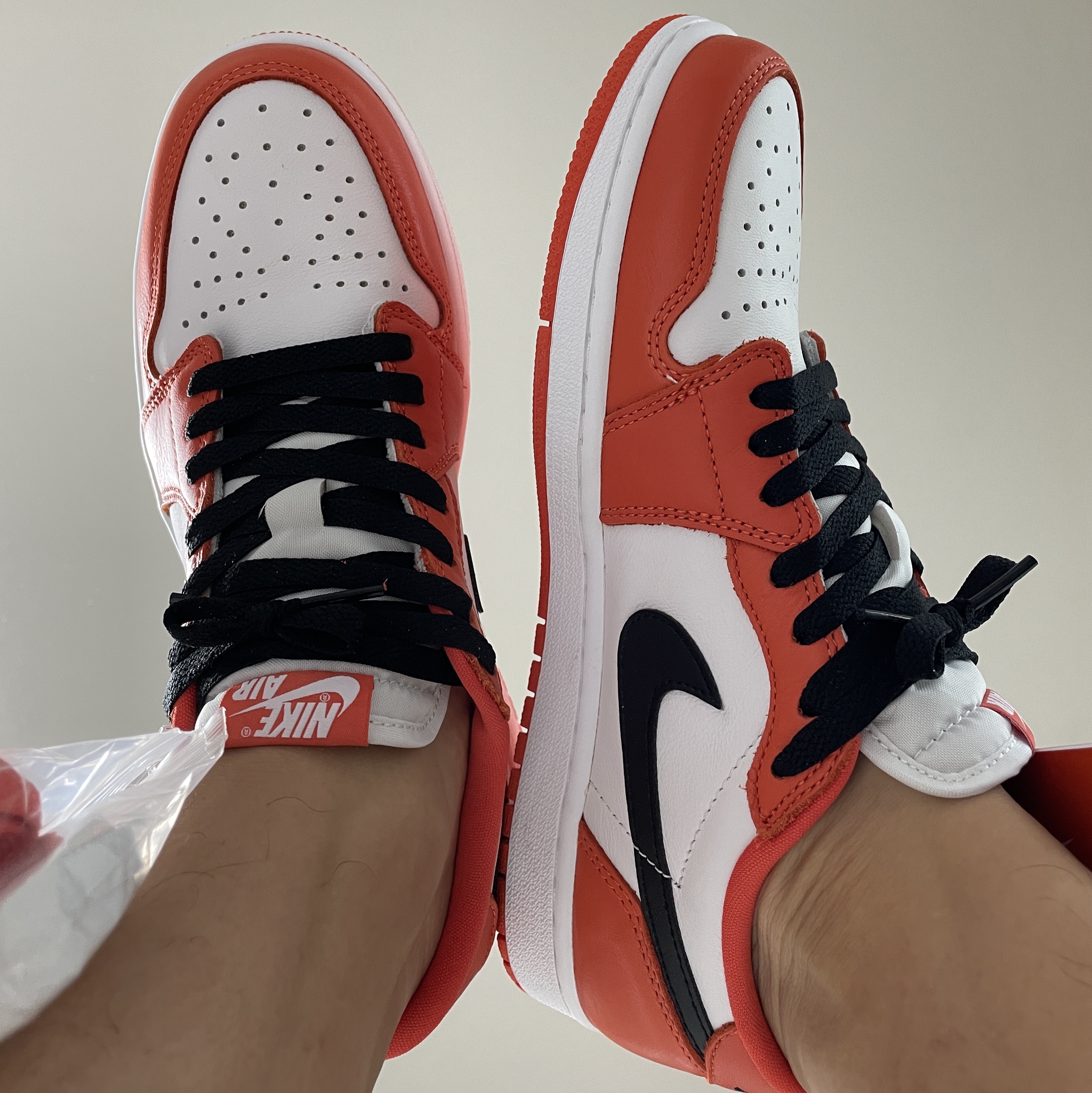 Jordan 1 Low OG Starfish 착용 스타일