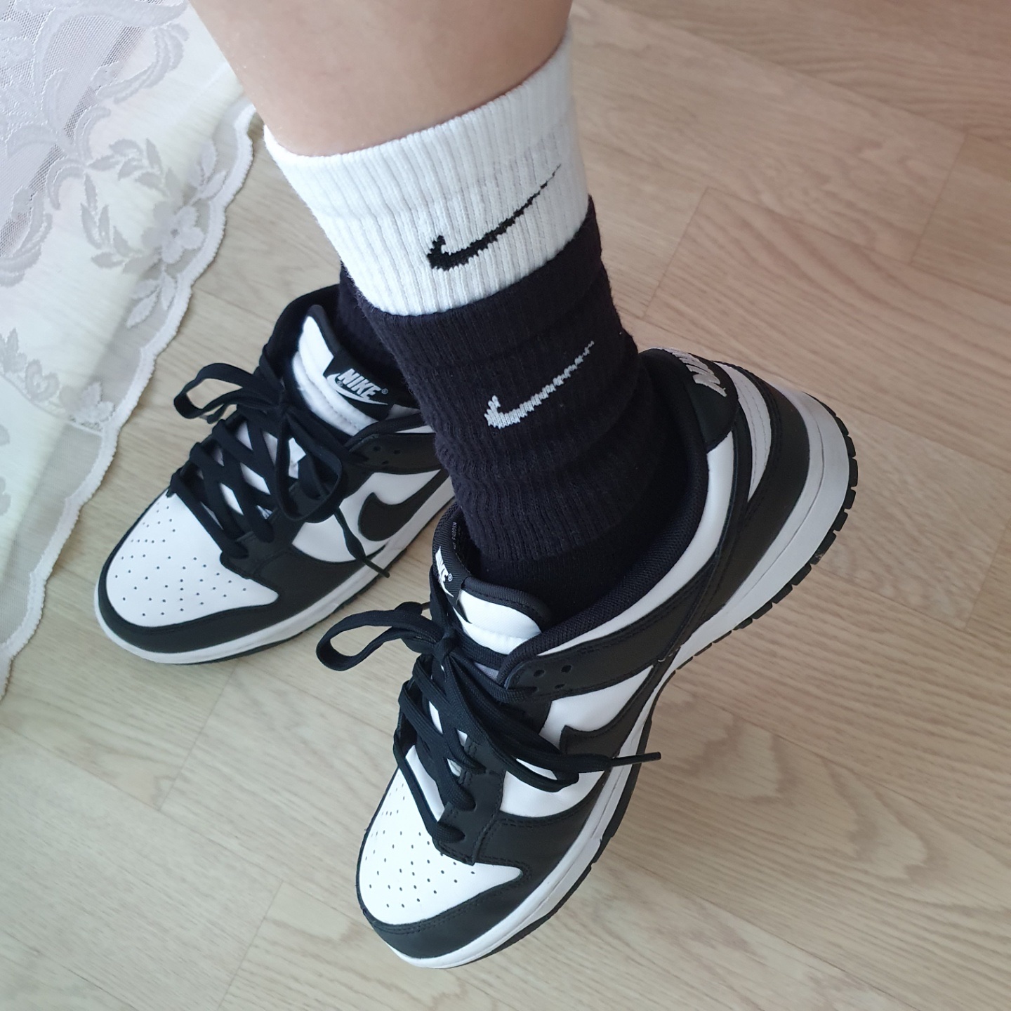 Nike Everyday Plus Cushioned Training Crew Socks Black White (Korean Ver.), Nike Dunk Low Retro Black 착용 스타일 - 2