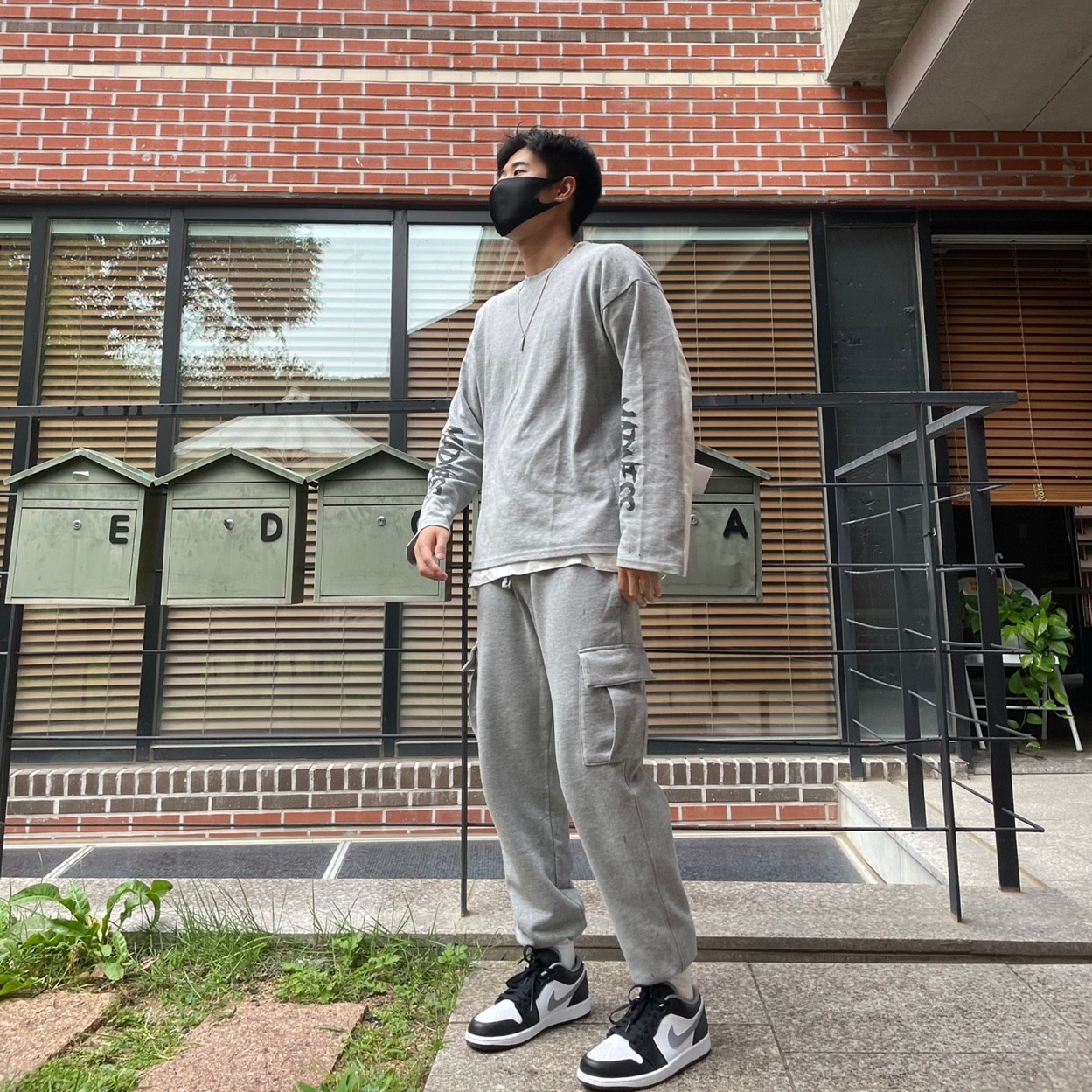 Jordan 1 Low Black Particle Grey 착용 스타일