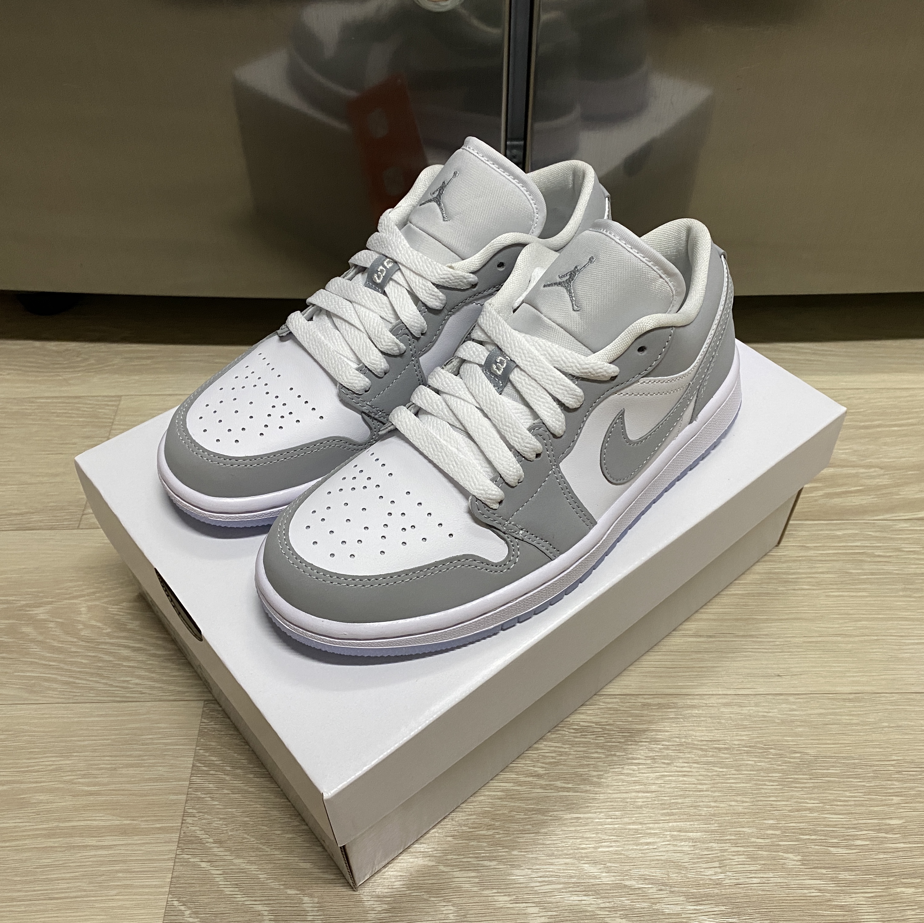 (W) Jordan 1 Low White Wolf Grey, (W) Jordan 1 Mid Wolf Grey 착용 스타일 - 1