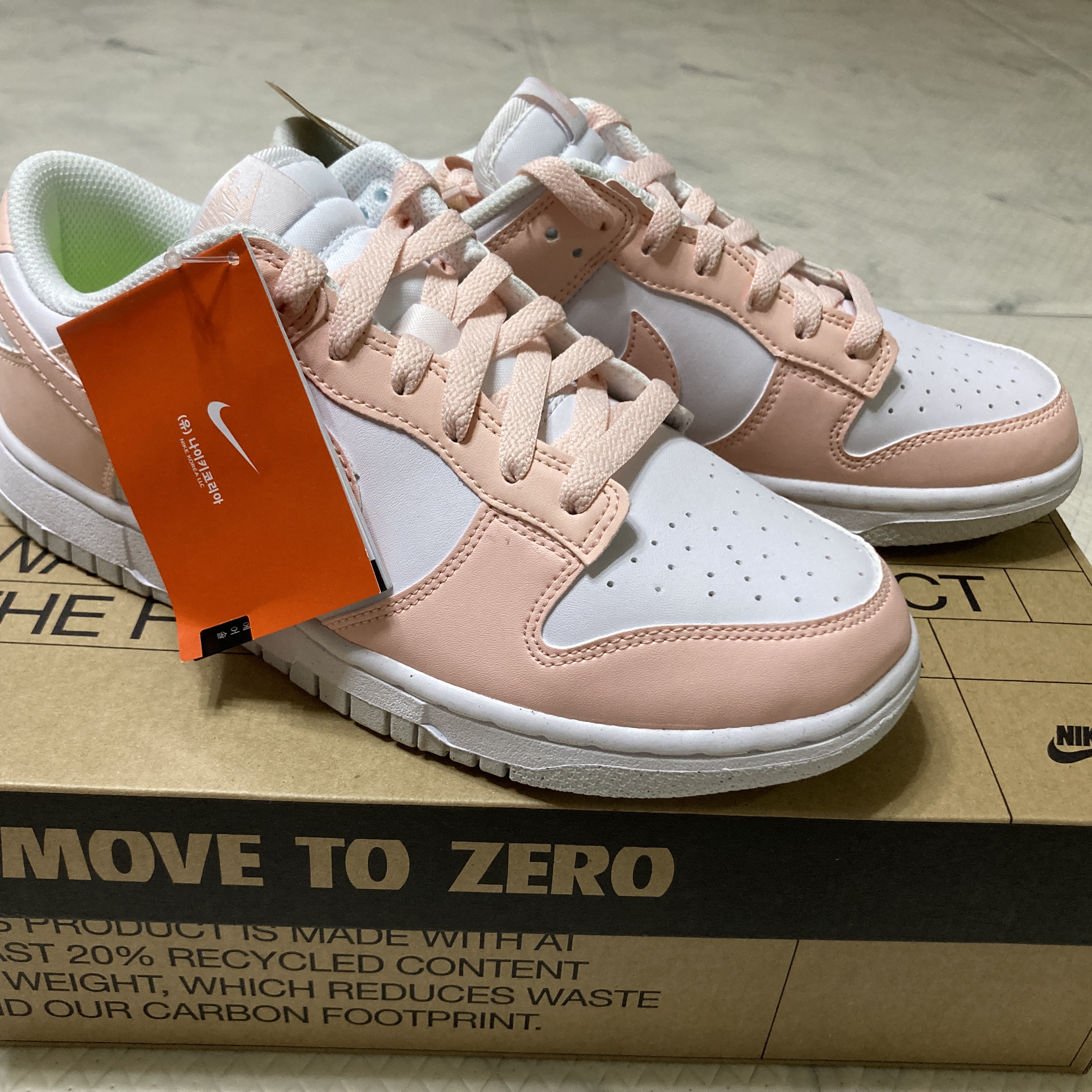 (W) Nike Dunk Low Next Nature Pale Coral 착용 스타일 - 2