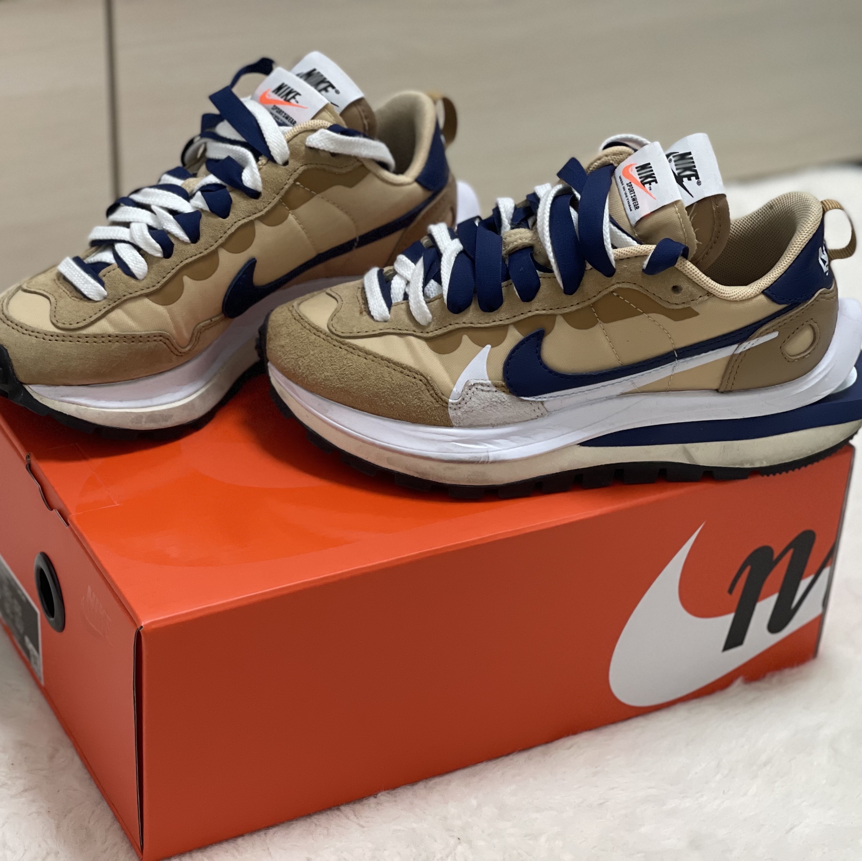 Nike x Sacai VaporWaffle Sesame and Blue Void 착용 스타일 - 2