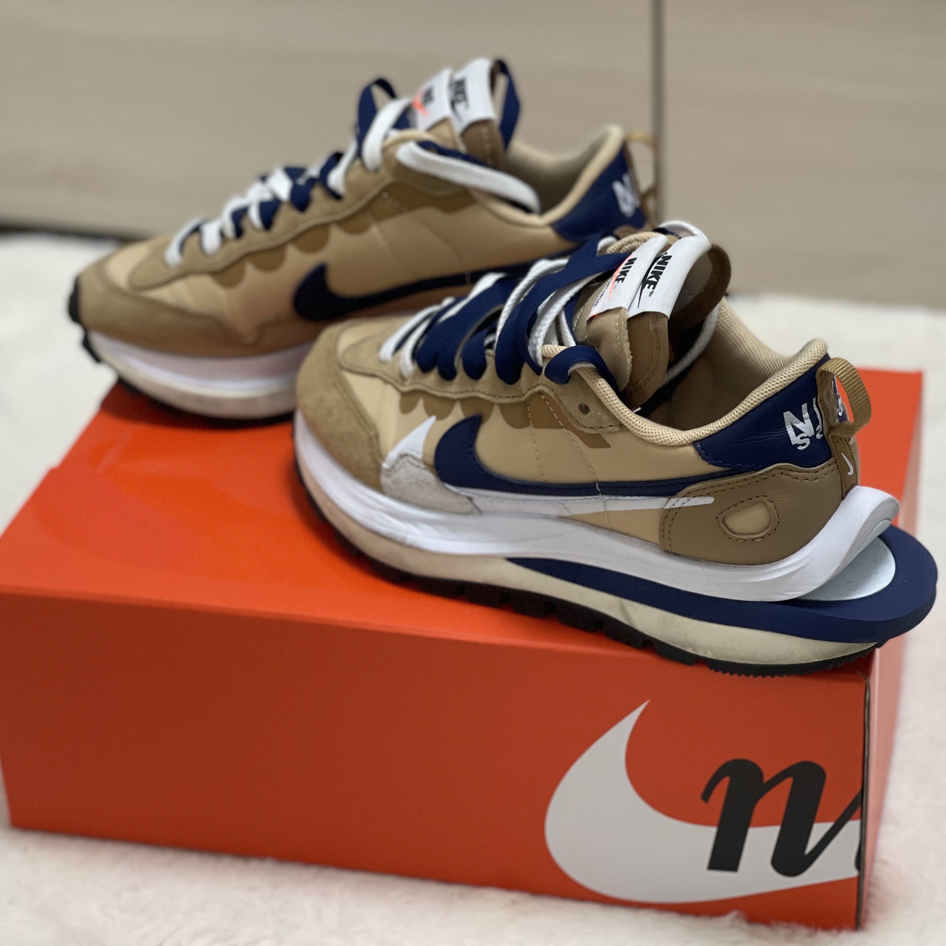 Nike x Sacai VaporWaffle Sesame and Blue Void 착용 스타일 - 3