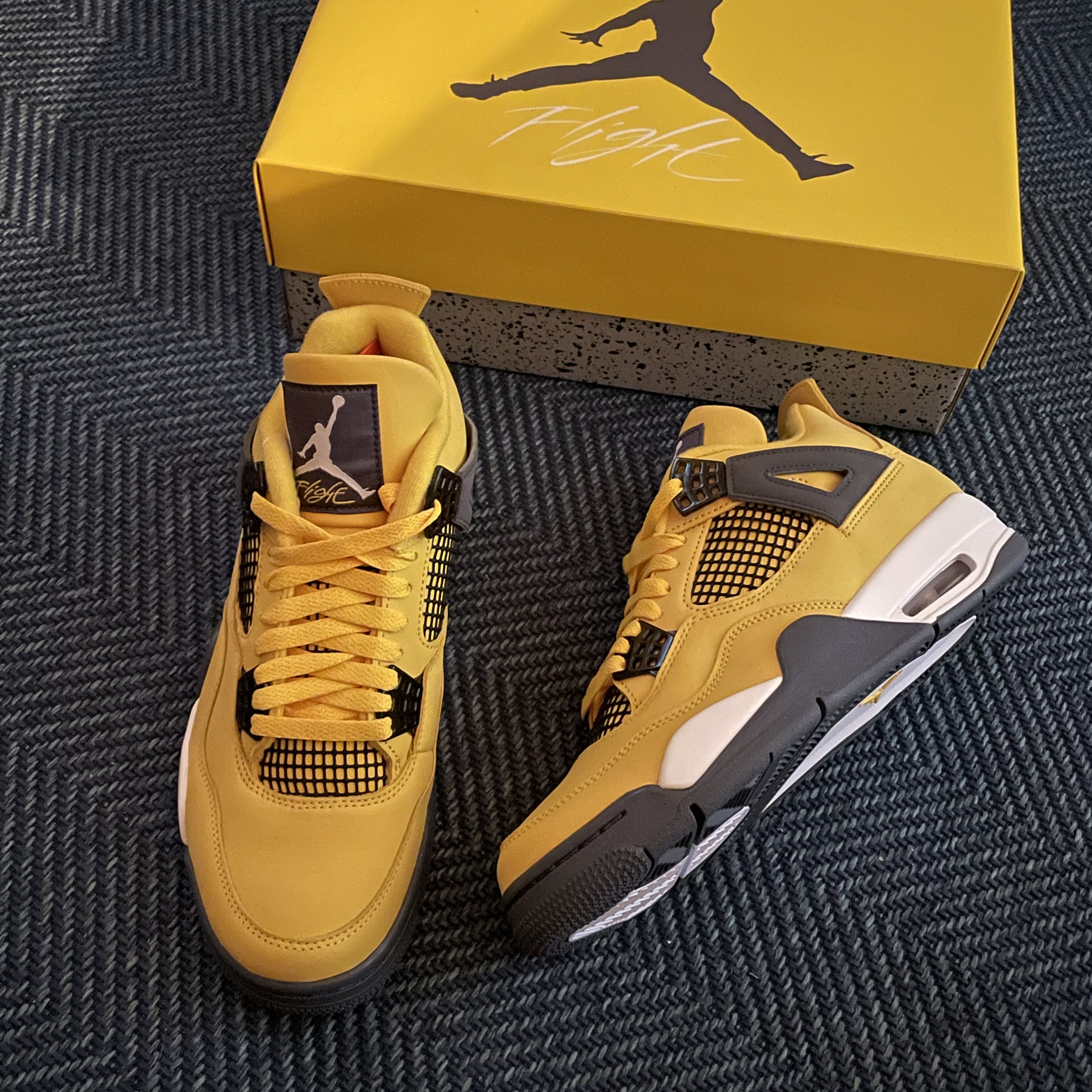 Jordan 4 Retro Tour Yellow 착용 스타일