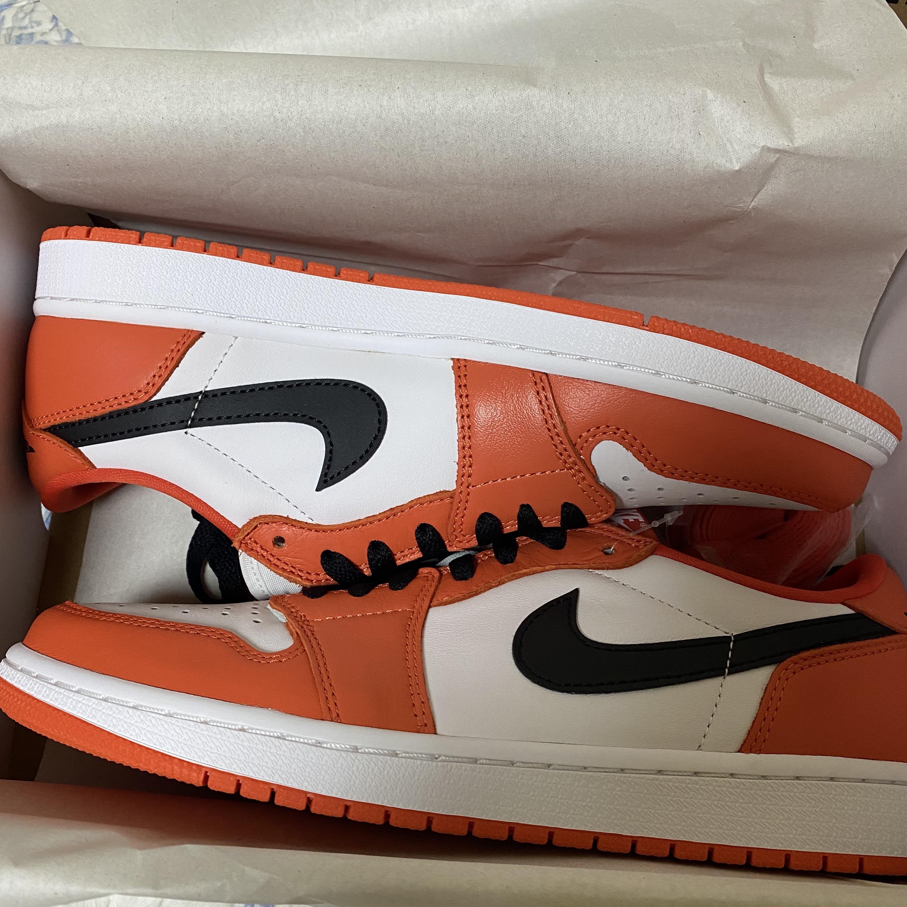 Jordan 1 Low OG Starfish 착용 스타일 - 2