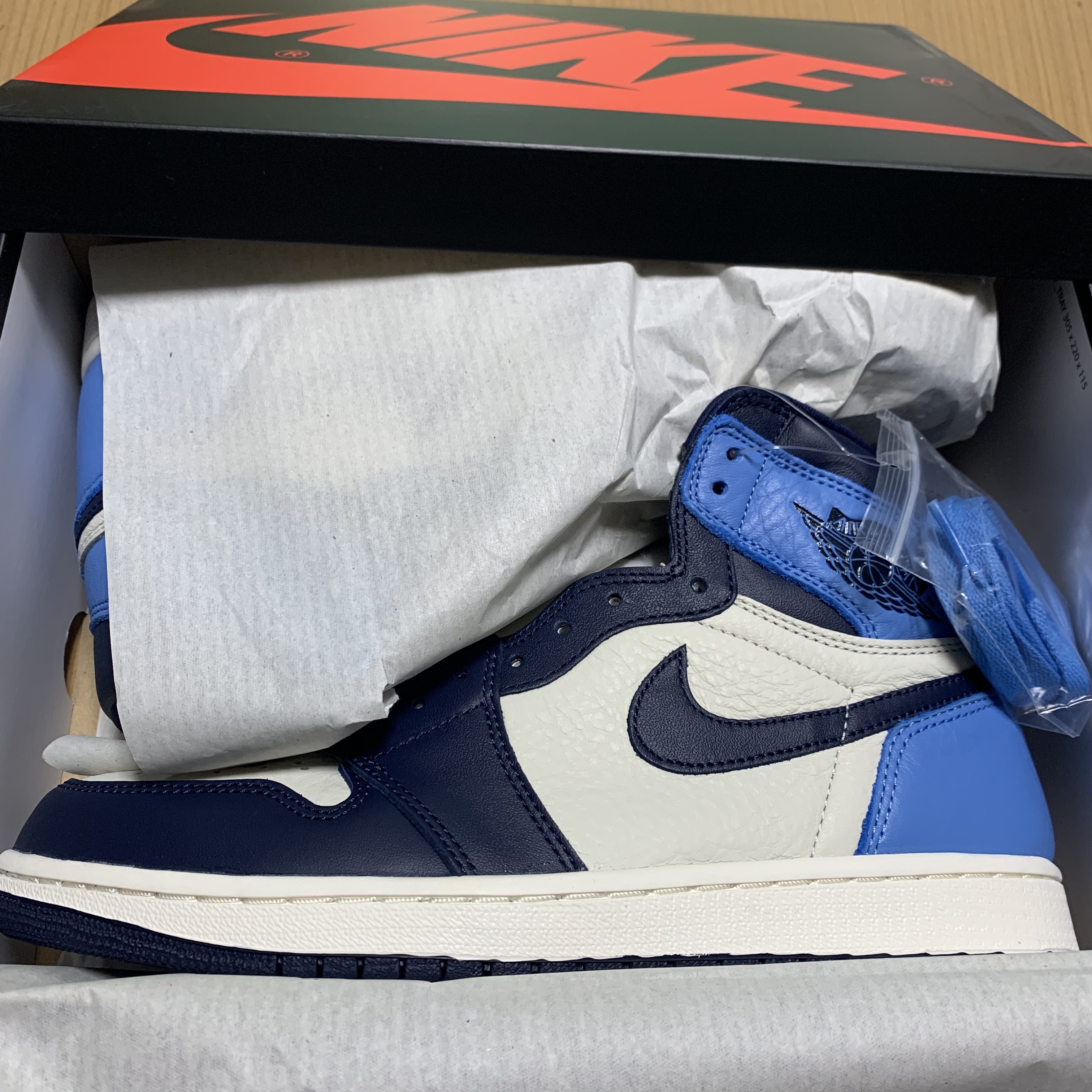 Jordan 1 Retro High Obsidian UNC 착용 스타일 - 1