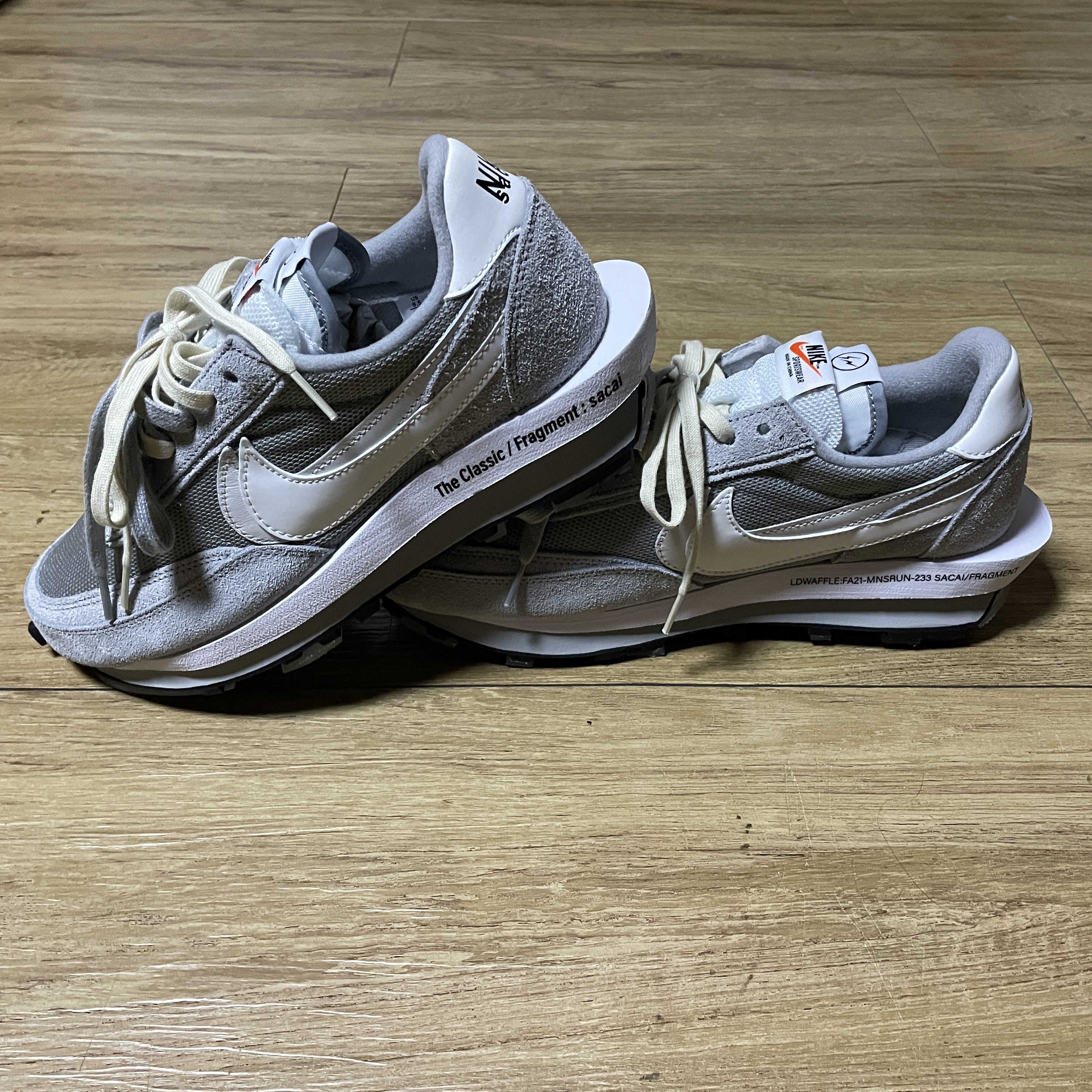 Nike x Sacai x Fragment LDWaffle Light Smoke Grey 착용 스타일 - 2