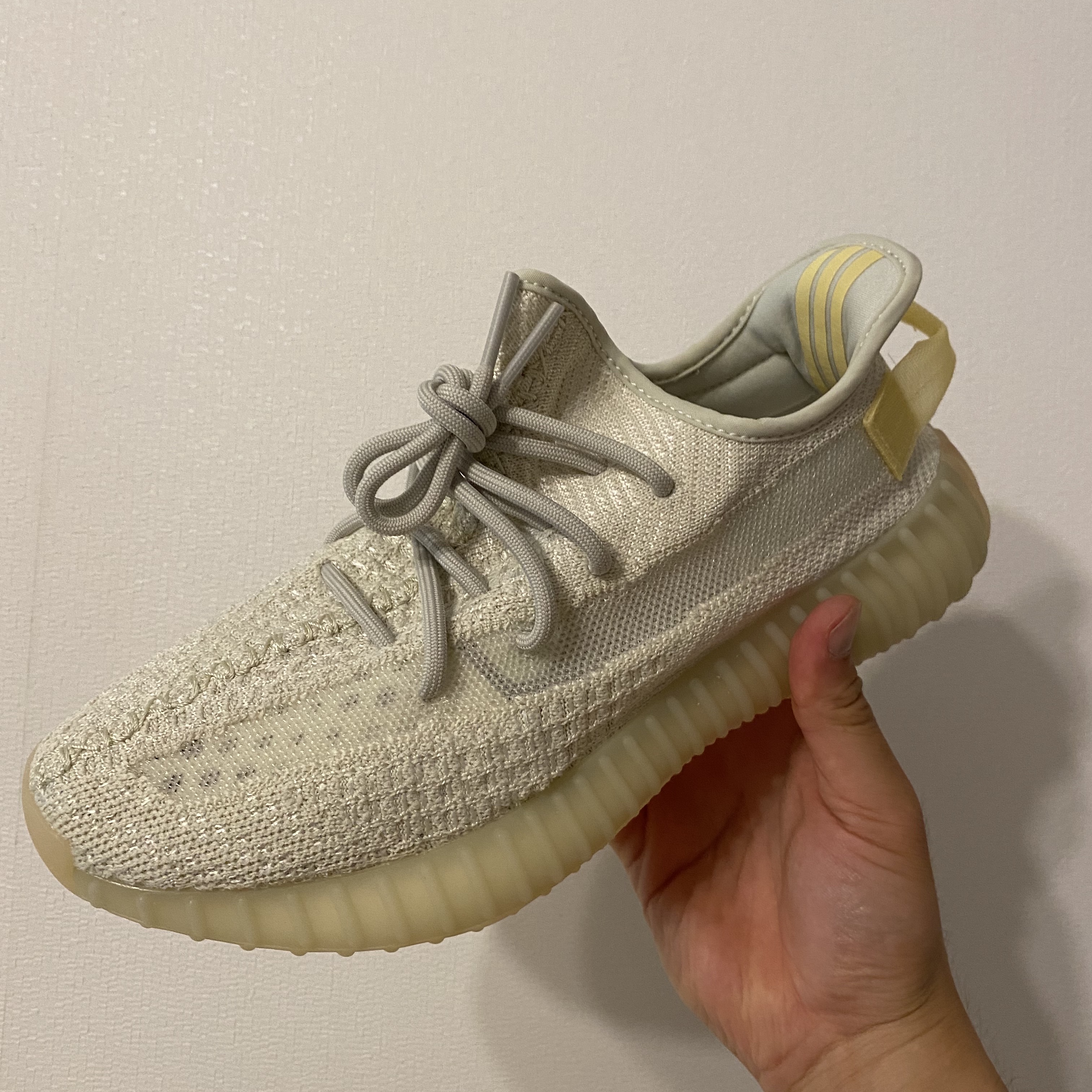 Adidas Yeezy Boost 350 V2 Light 착용 스타일