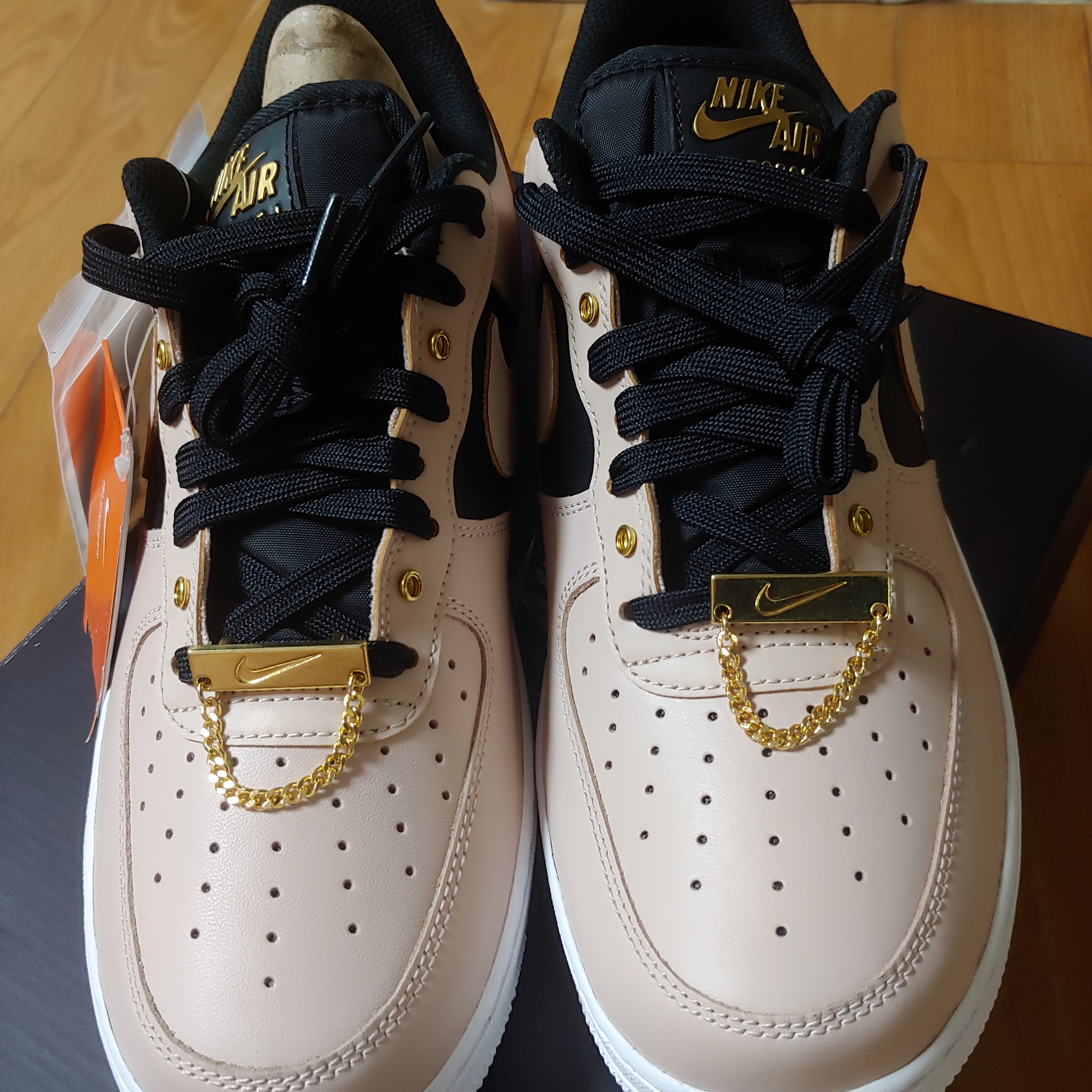 Nike Air Force 1 '07 PRM Touch Of Gold 착용 스타일 - 5
