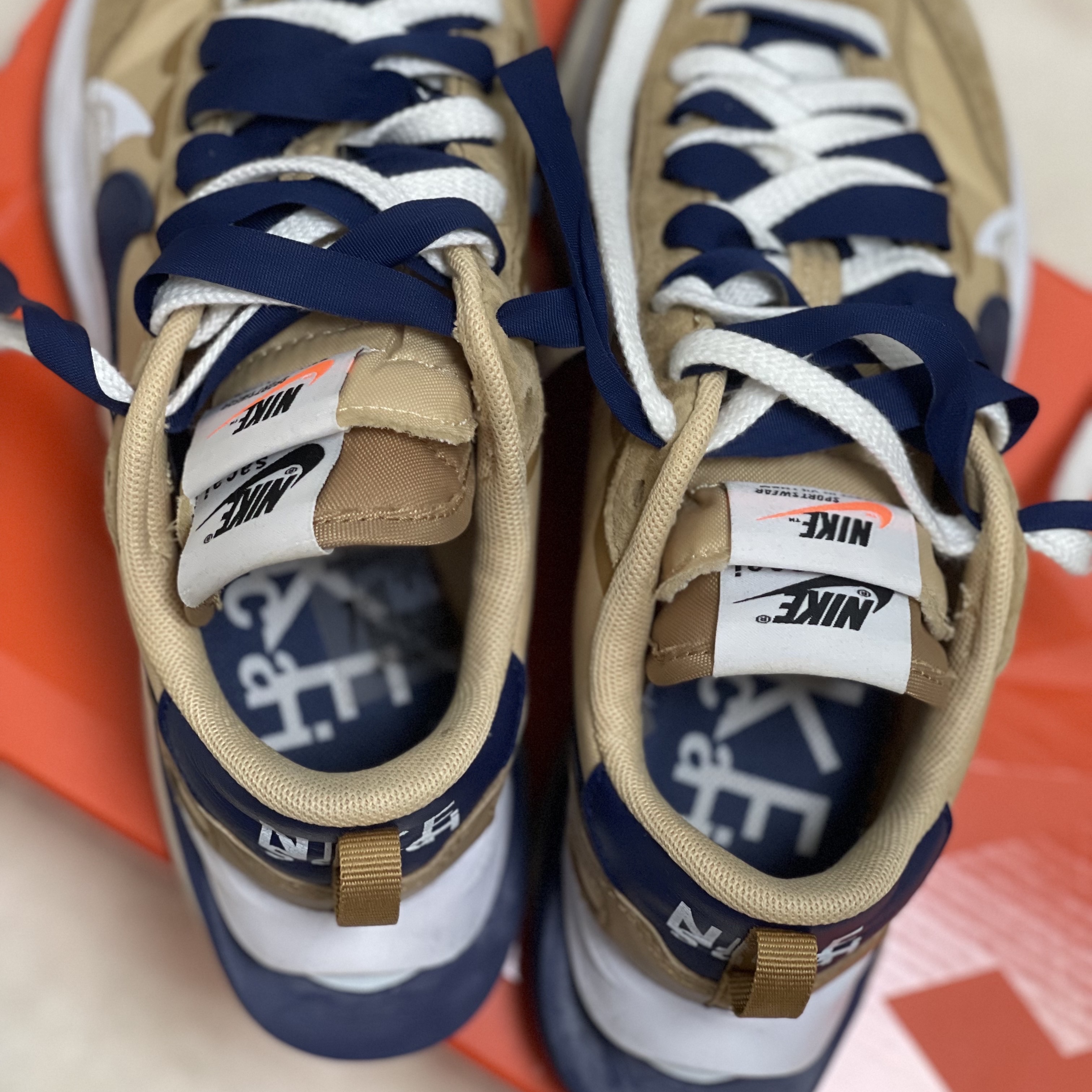 Nike x Sacai VaporWaffle Sesame and Blue Void 착용 스타일 - 4