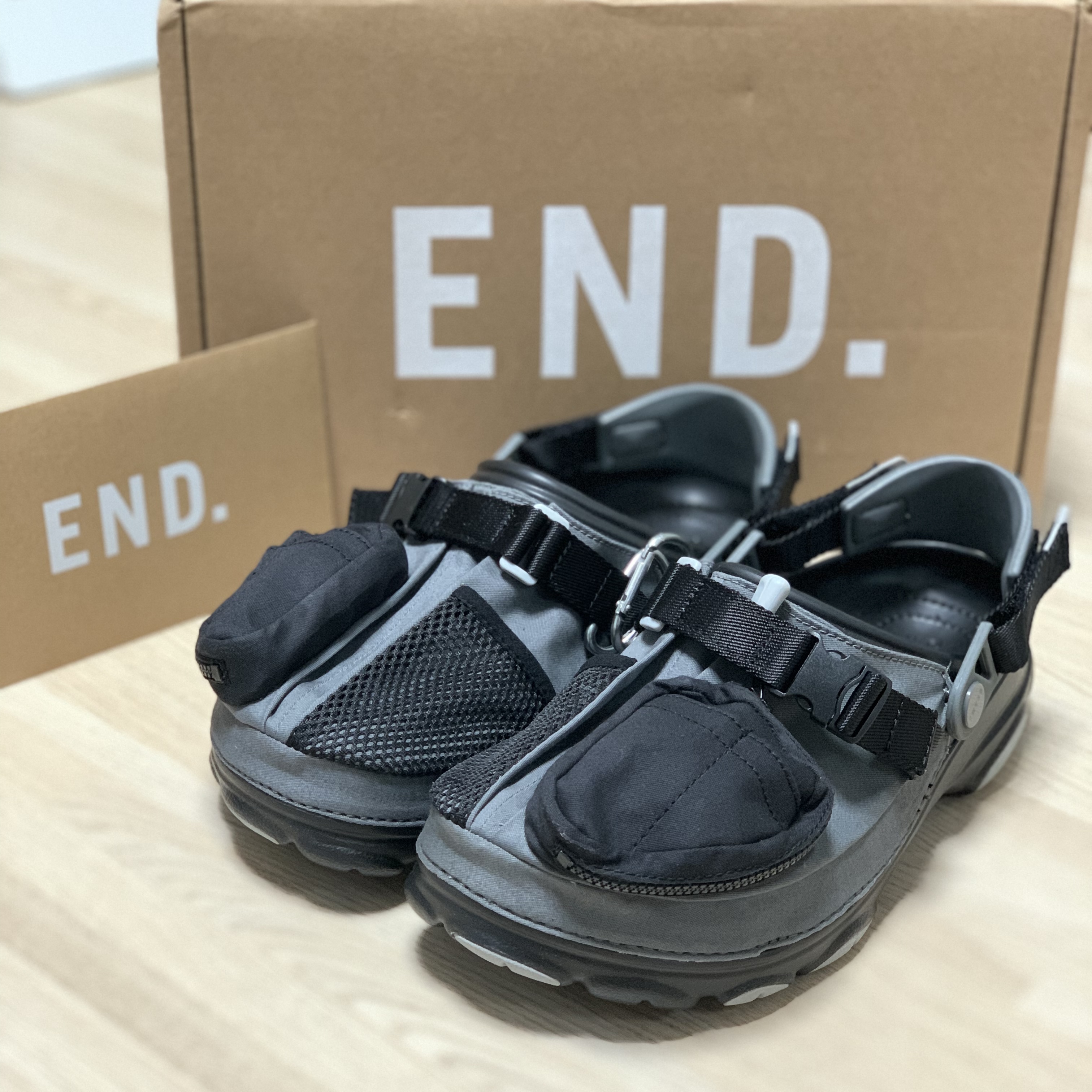 Crocs x Beams Classic All Terrain Mountain Parka Clog Grey 착용 스타일