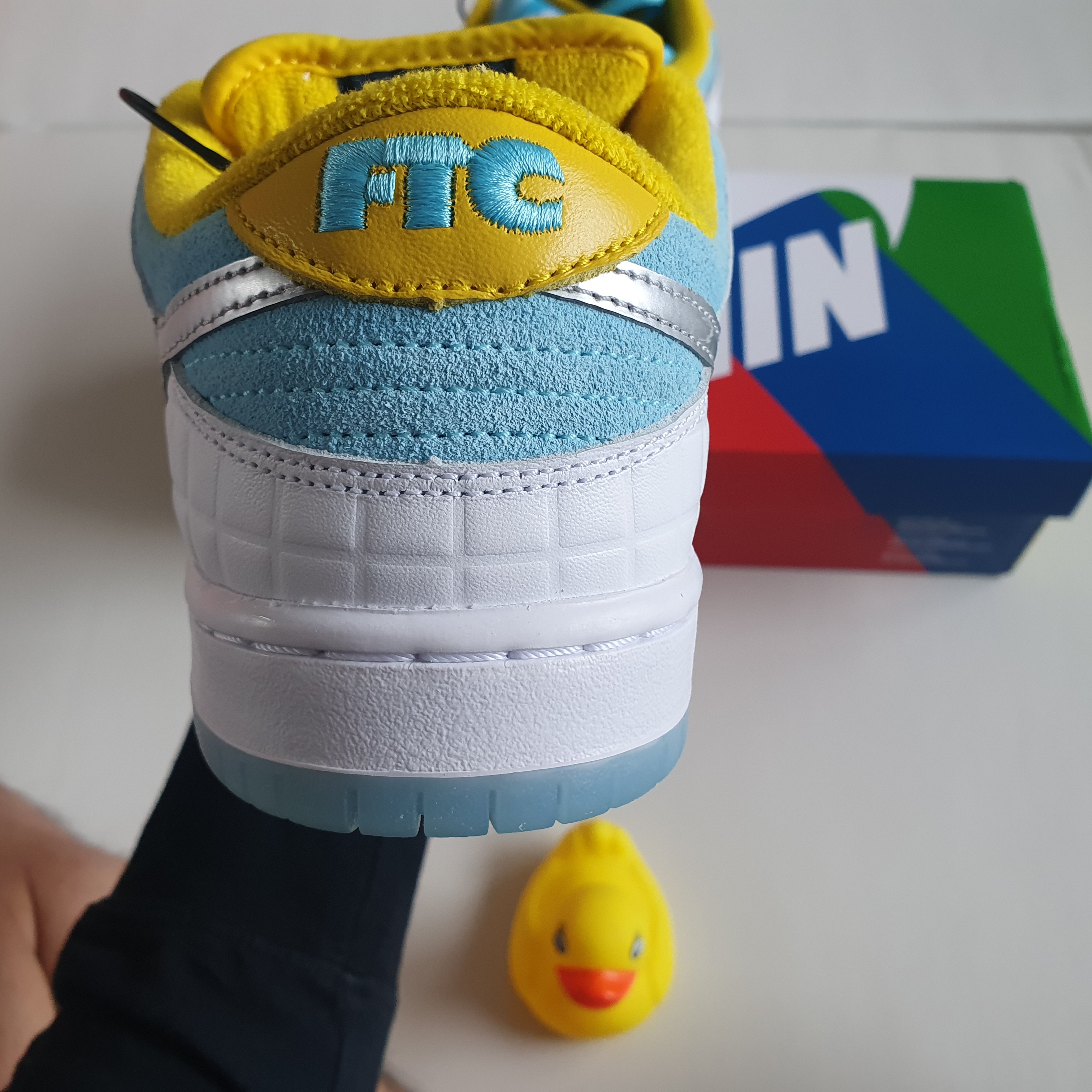 Nike x FTC SB Dunk Low Pro QS Lagoon Pulse 착용 스타일 - 5