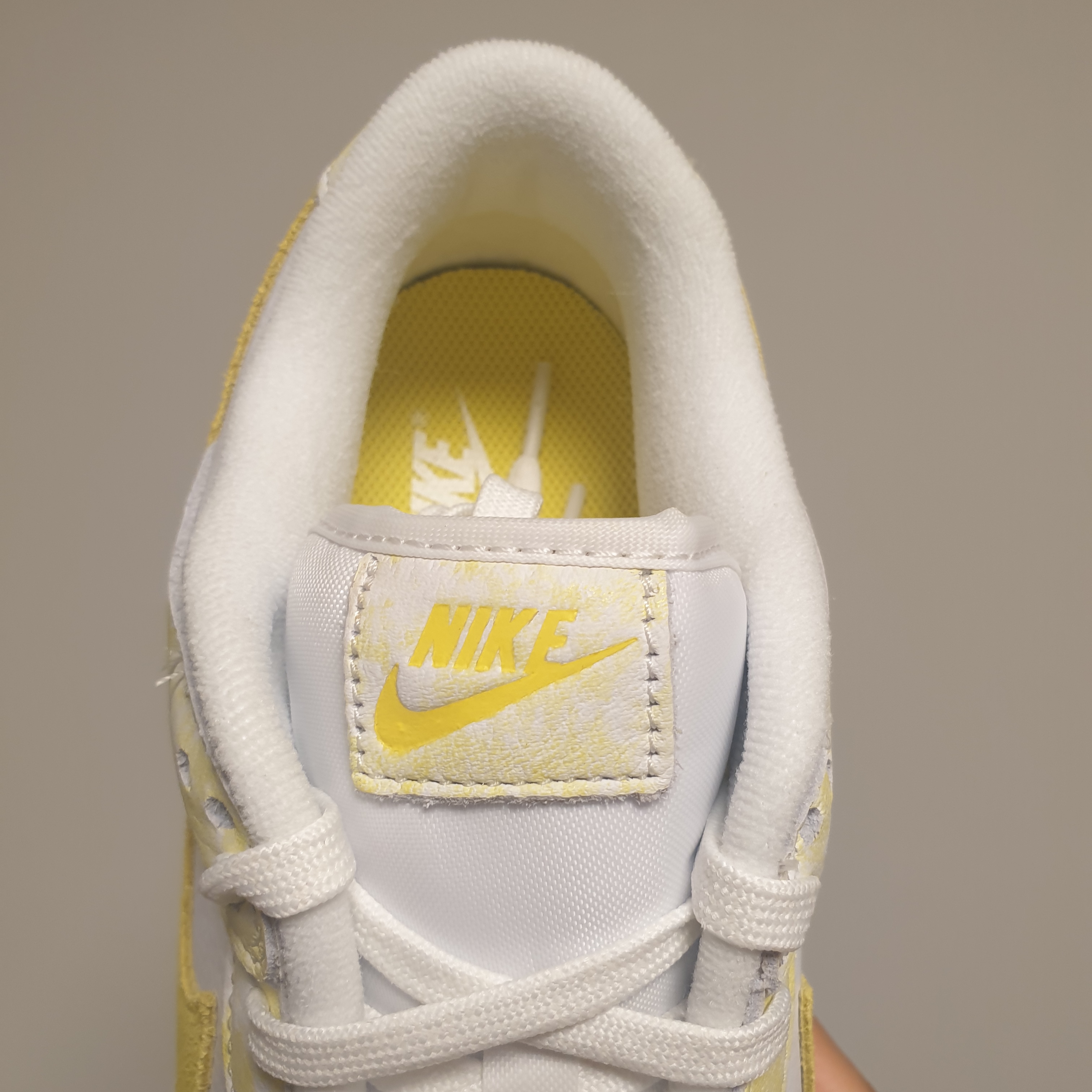 (W) Nike Dunk Low Yellow Strike 착용 스타일 - 4