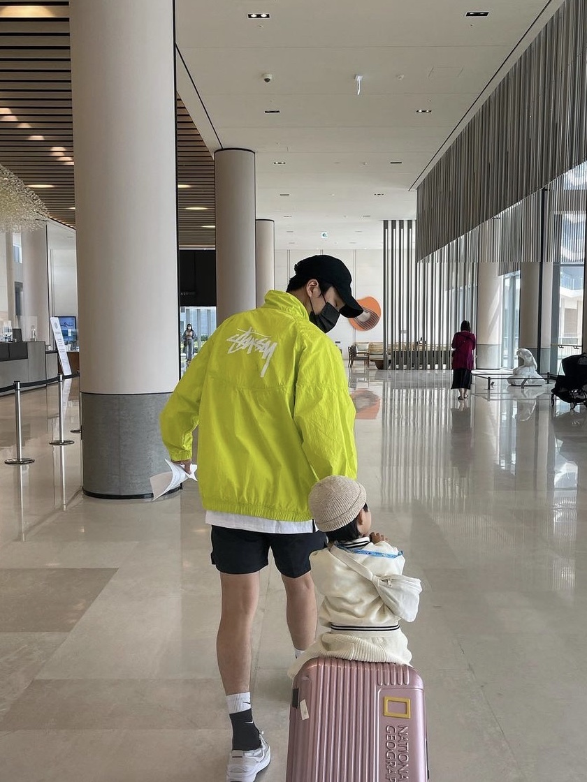 Nike x Stussy Windrunner Jacket Bright Cactus, Nike Waffle One Infinite Lilac 착용 스타일
