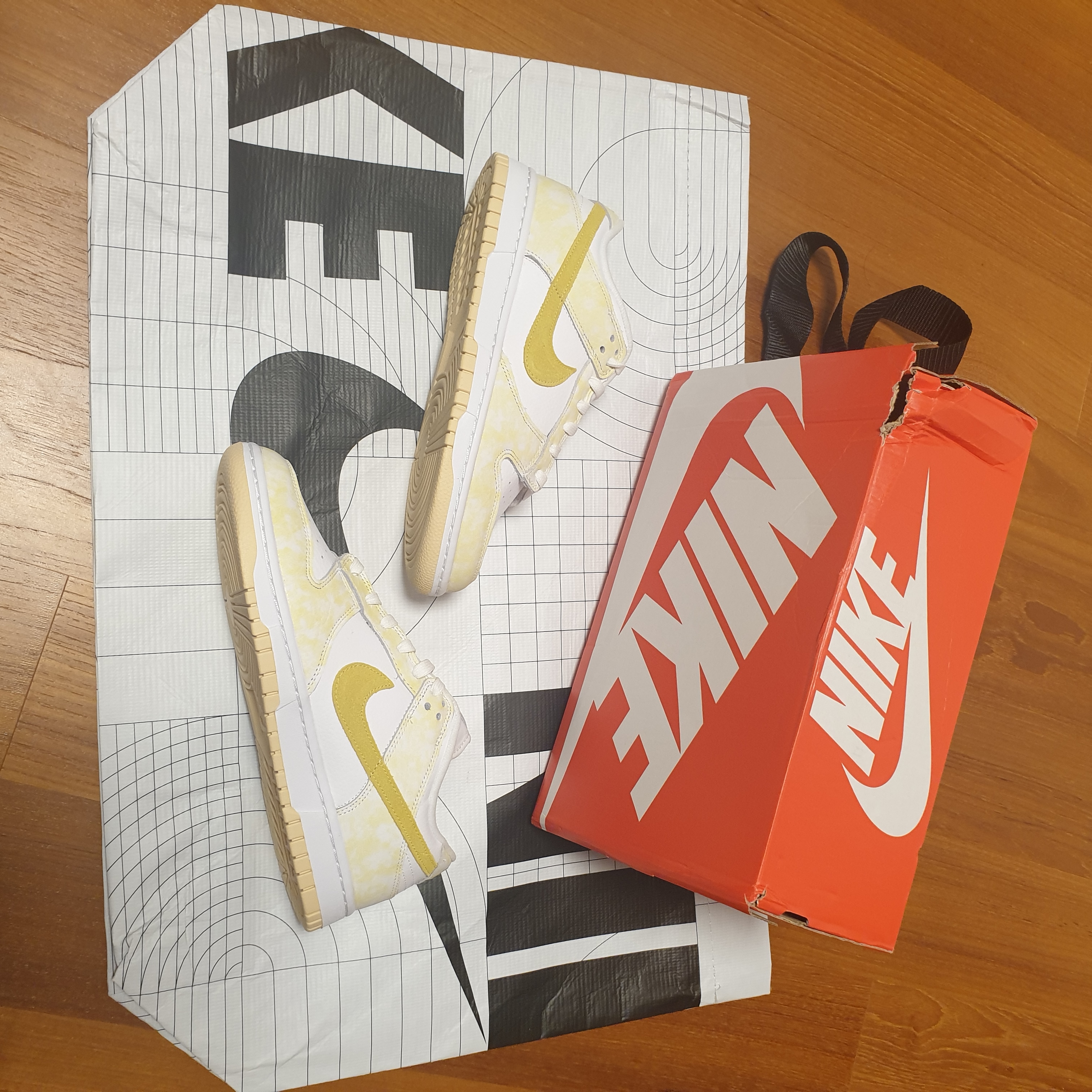 (W) Nike Dunk Low Yellow Strike 착용 스타일 - 3