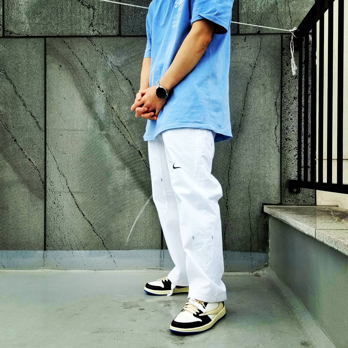 Nike x Off-White NRG Pants White, Jordan 1 x Travis Scott x Fragment Retro Low OG SP Military Blue 착용 스타일 - 1