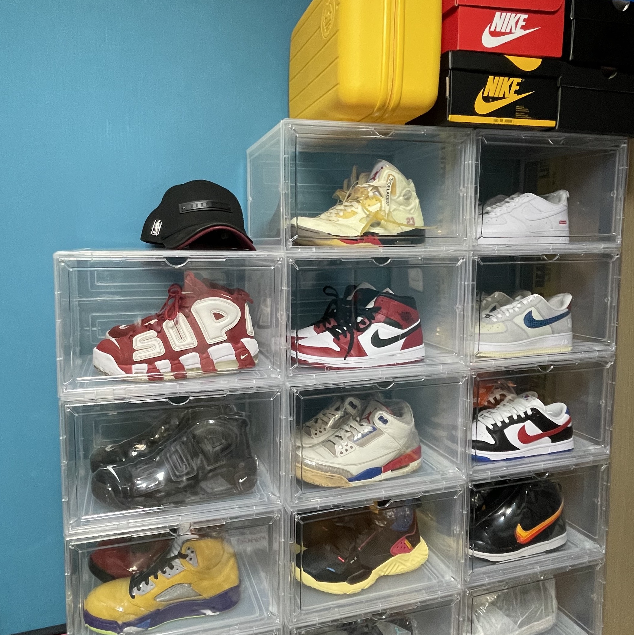 Jordan 5 x Off-White Retro SP Sail Fire Red, Nike x Supreme Air Force 1 Low White 착용 스타일