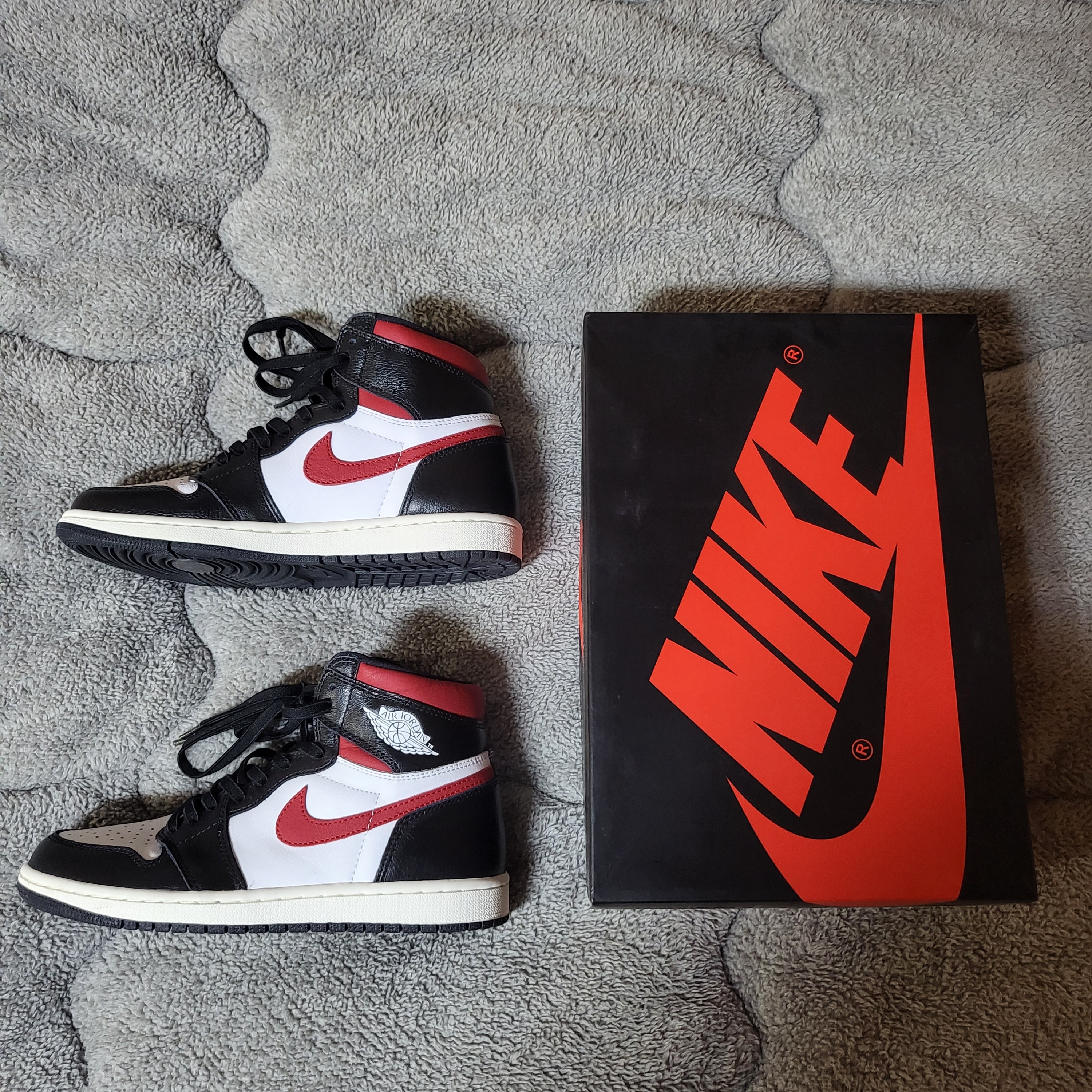 Jordan 1 Retro High Obsidian UNC, Jordan 1 Retro High OG Gym Red 착용 스타일 - 2