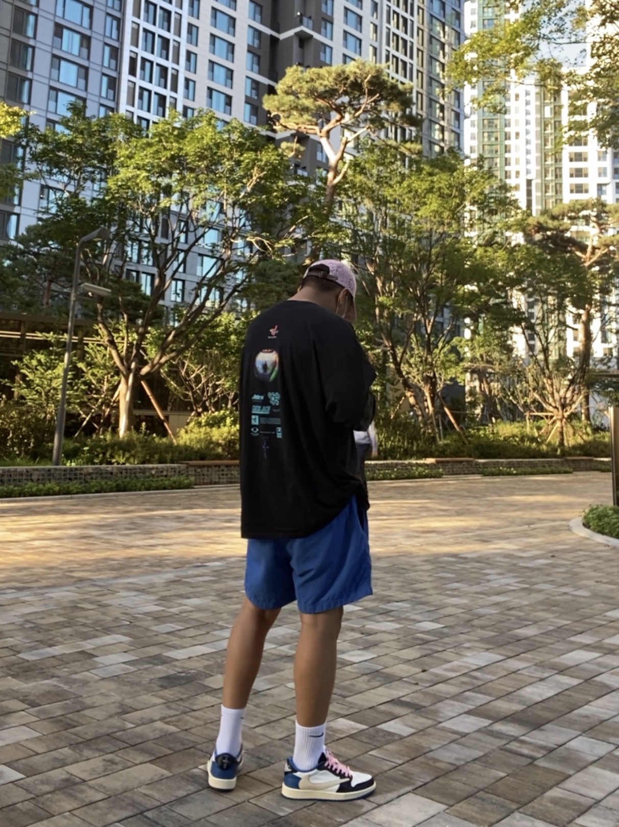 Supreme Bandana Camp Cap Pink - 21SS, Jordan 1 x Travis Scott x Fragment Retro Low OG SP Military Blue 착용 스타일 - 2