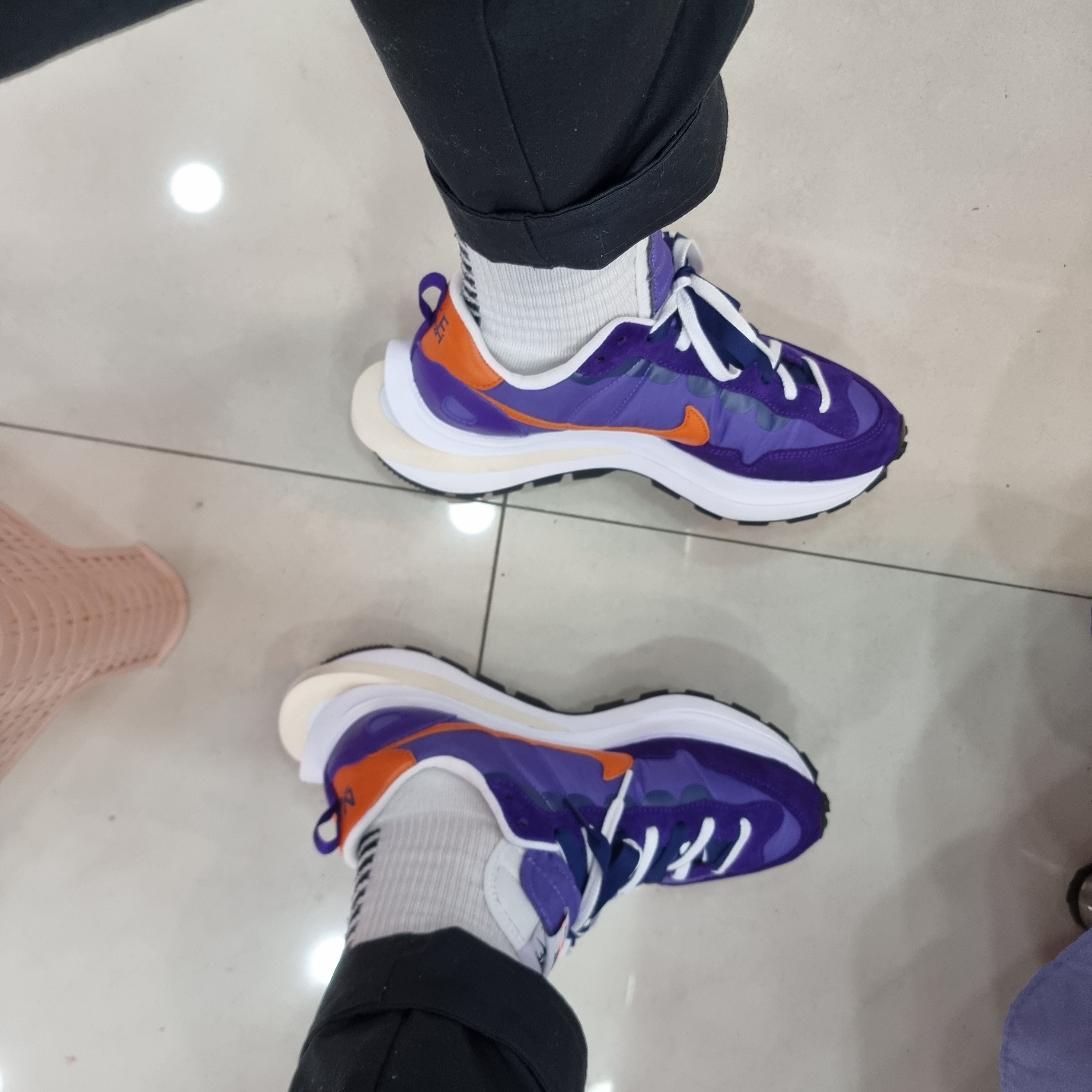 Nike x Sacai VaporWaffle Dark Iris 착용 스타일