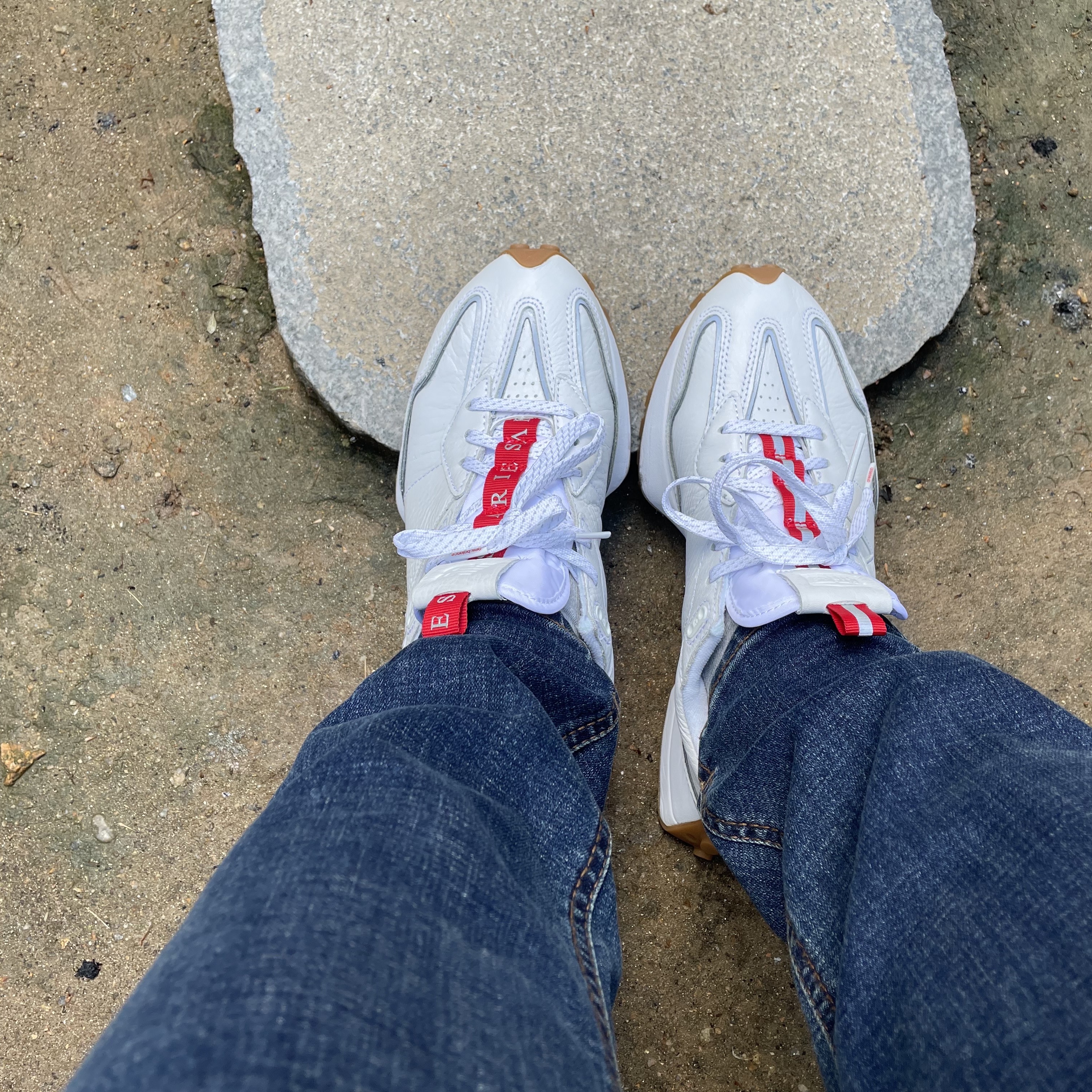 New Balance x Aries 327 White 착용 스타일 - 3