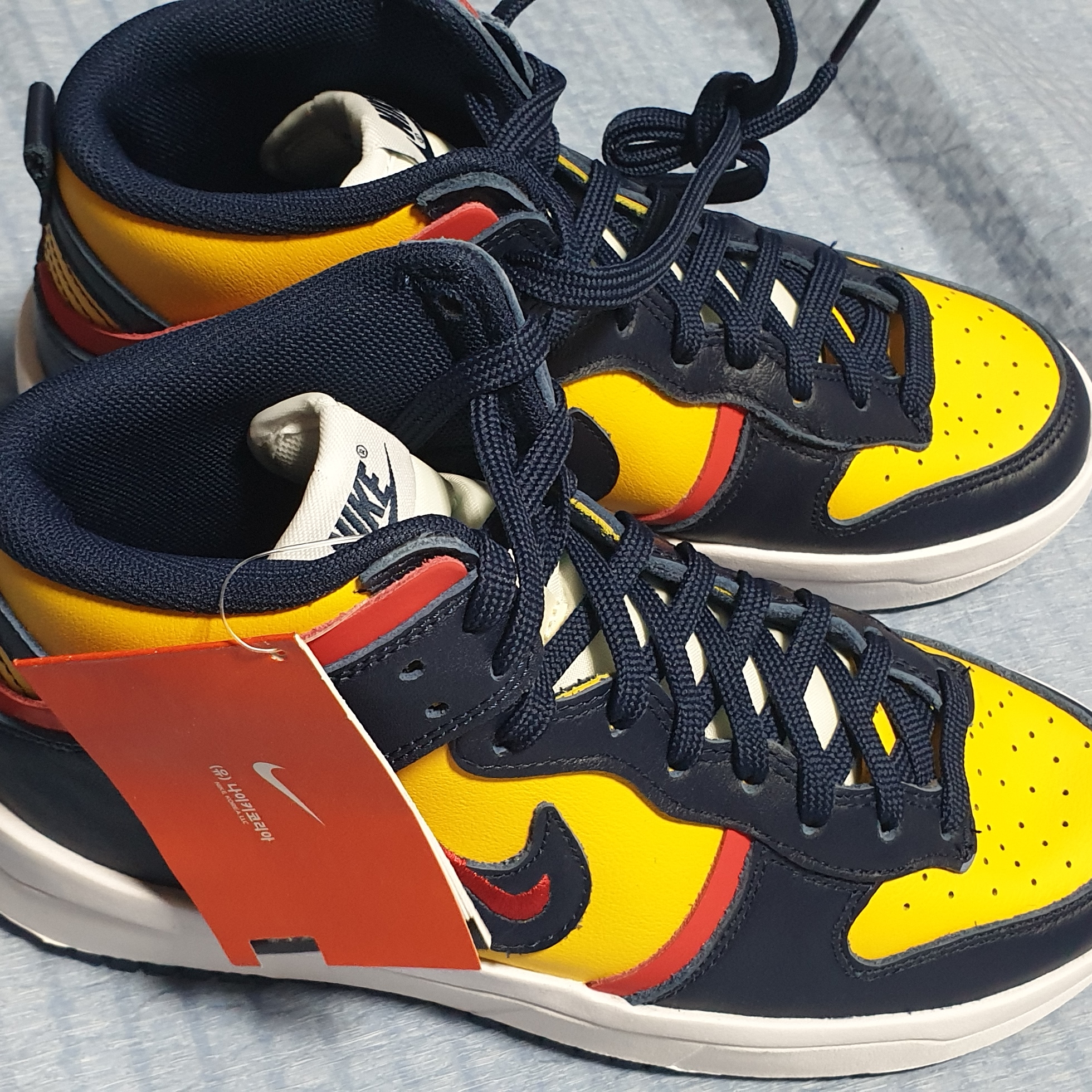 (W) Nike Dunk High Up Varsity Maize 착용 스타일 - 1