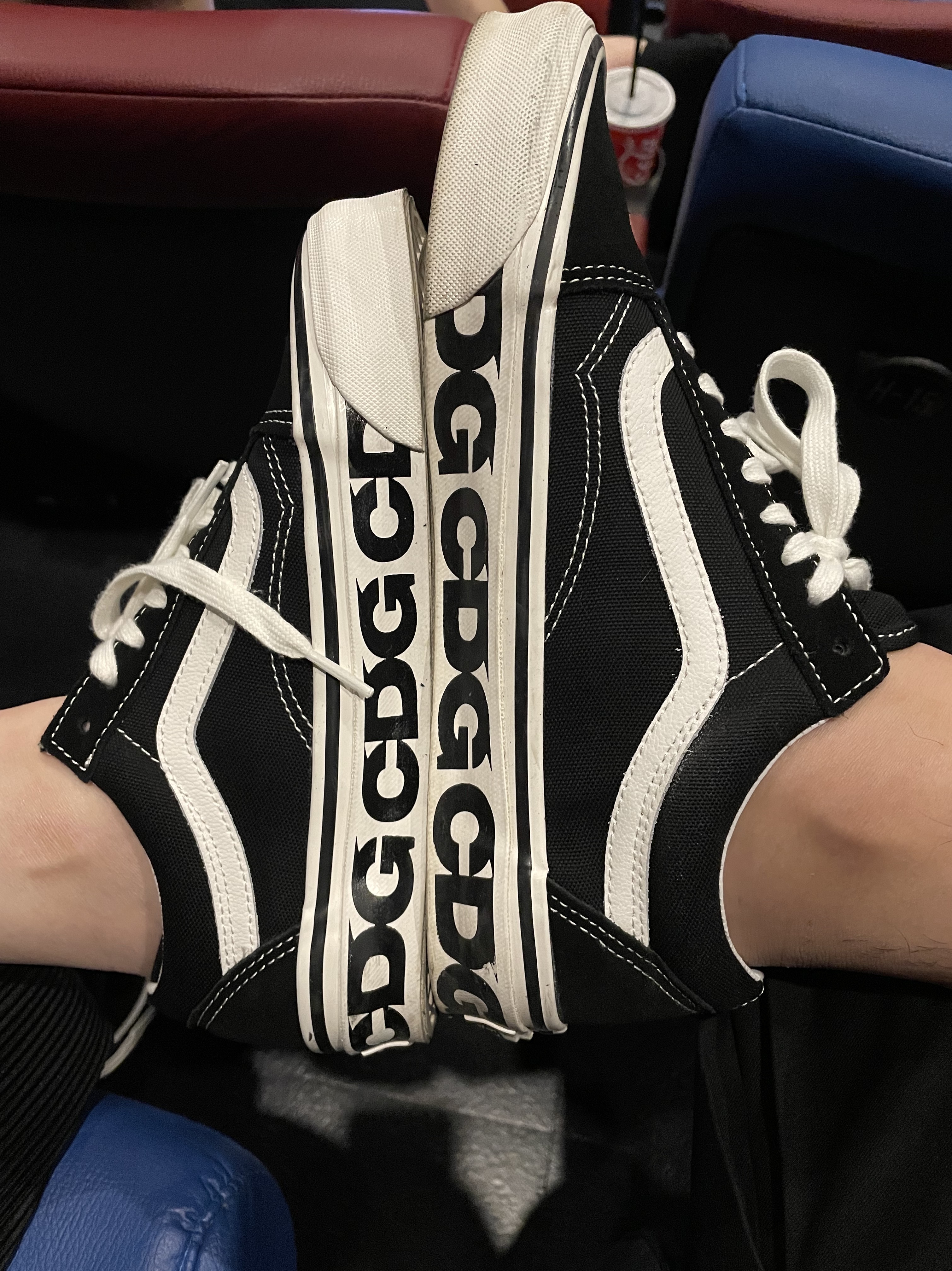 Vans Vault x CDG OG Old Skool LX Side Wall 착용 스타일