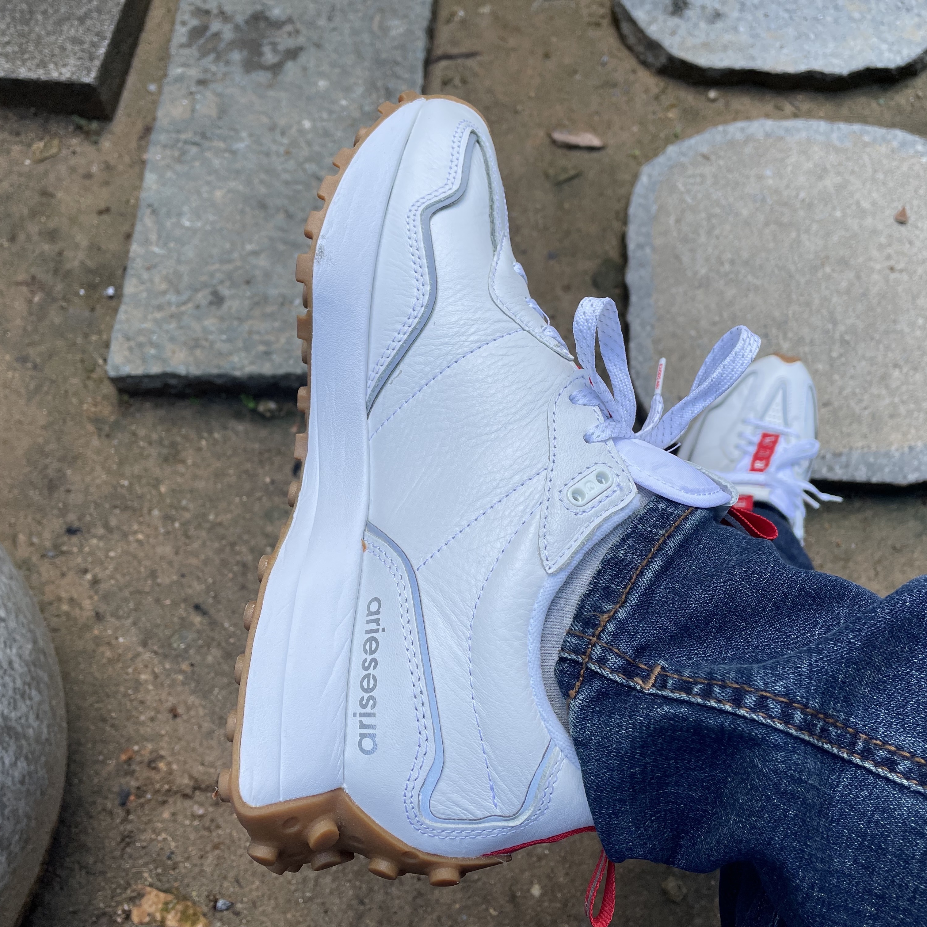 New Balance x Aries 327 White 착용 스타일 - 2