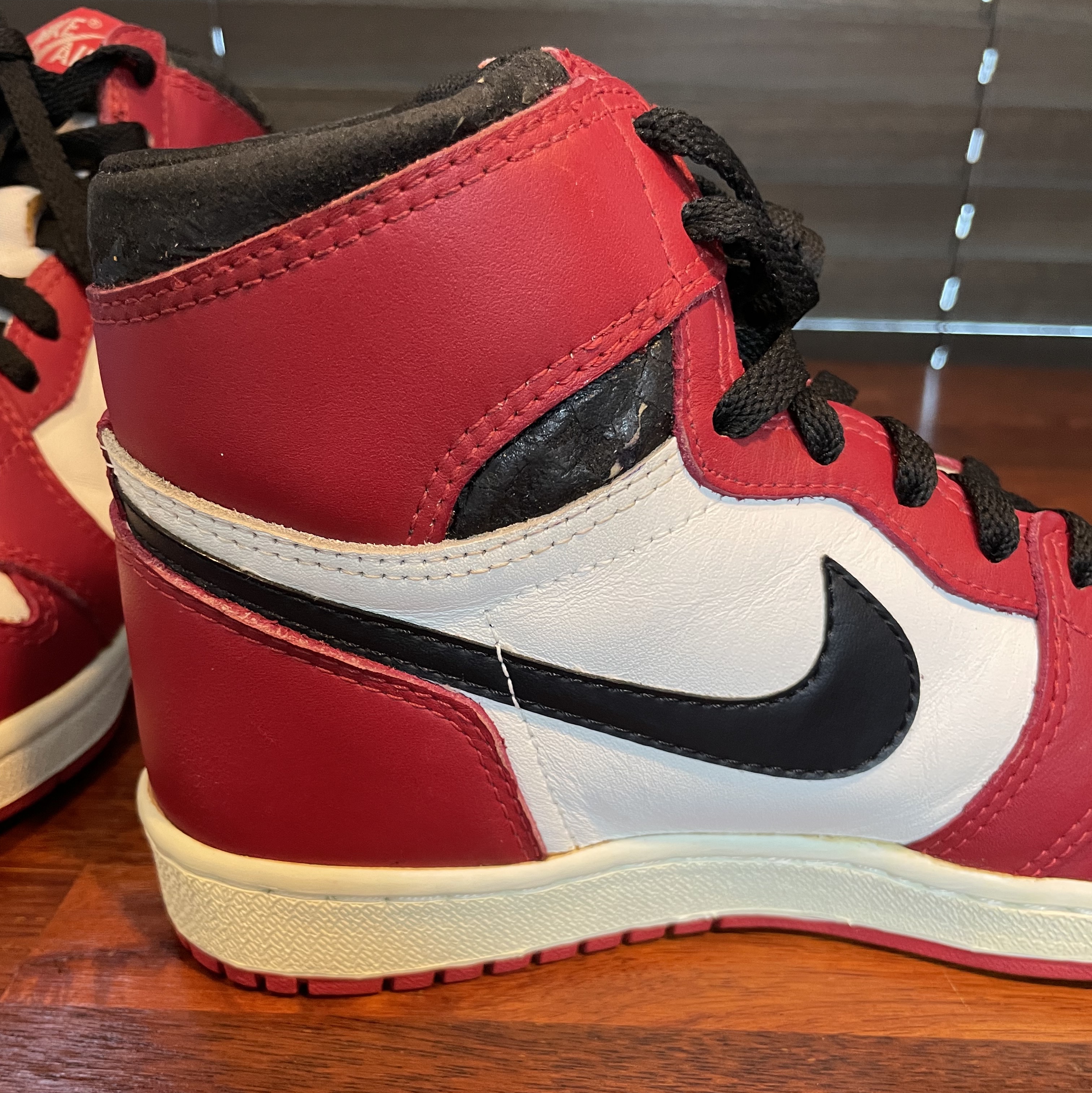 Jordan 1 OG Chicago 1985, Jordan 1 x Off-White Retro High Chicago The Ten 착용 스타일 - 4