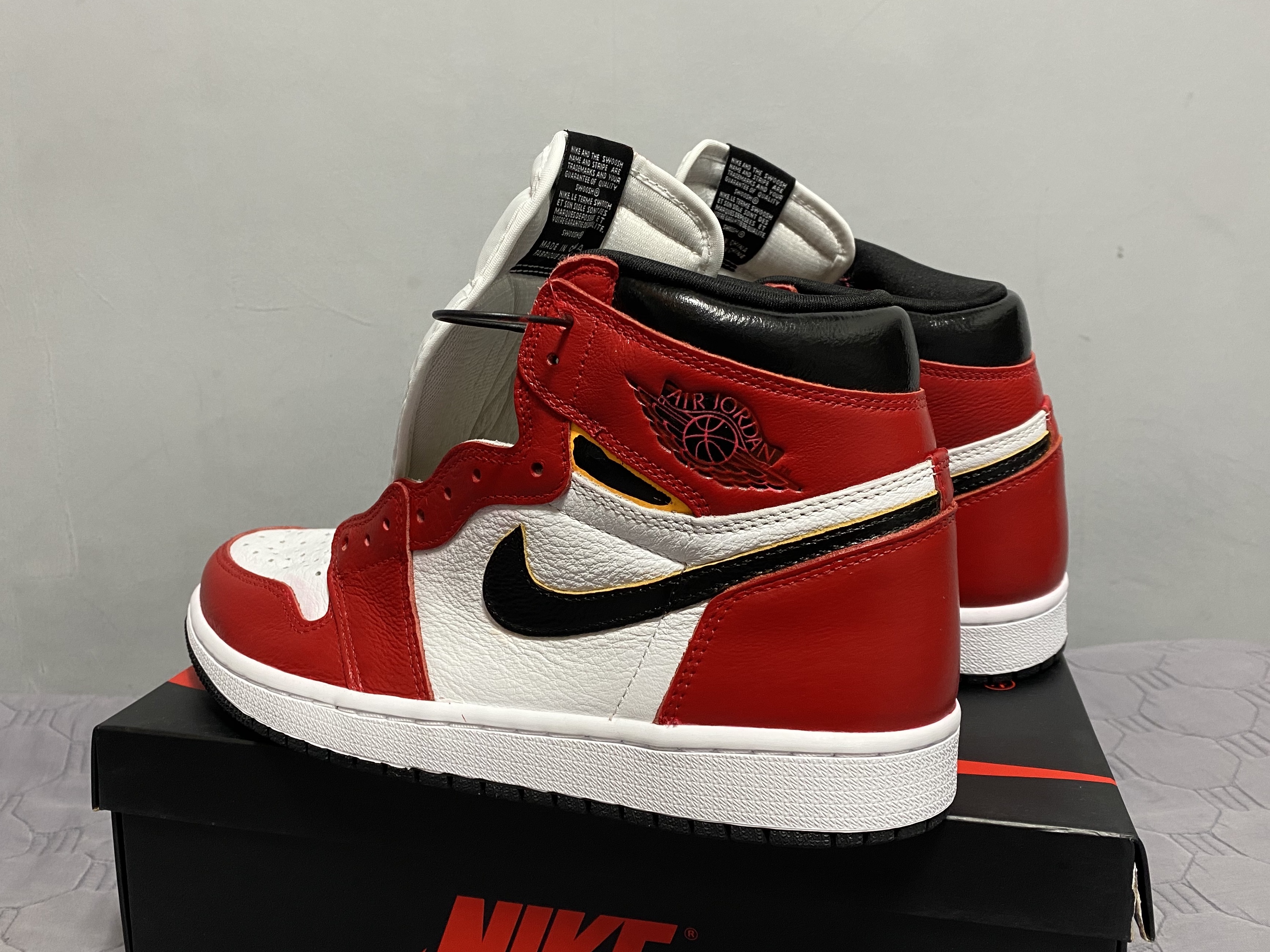 Jordan 1 Retro High OG Light Fusion Red 착용 스타일 - 2