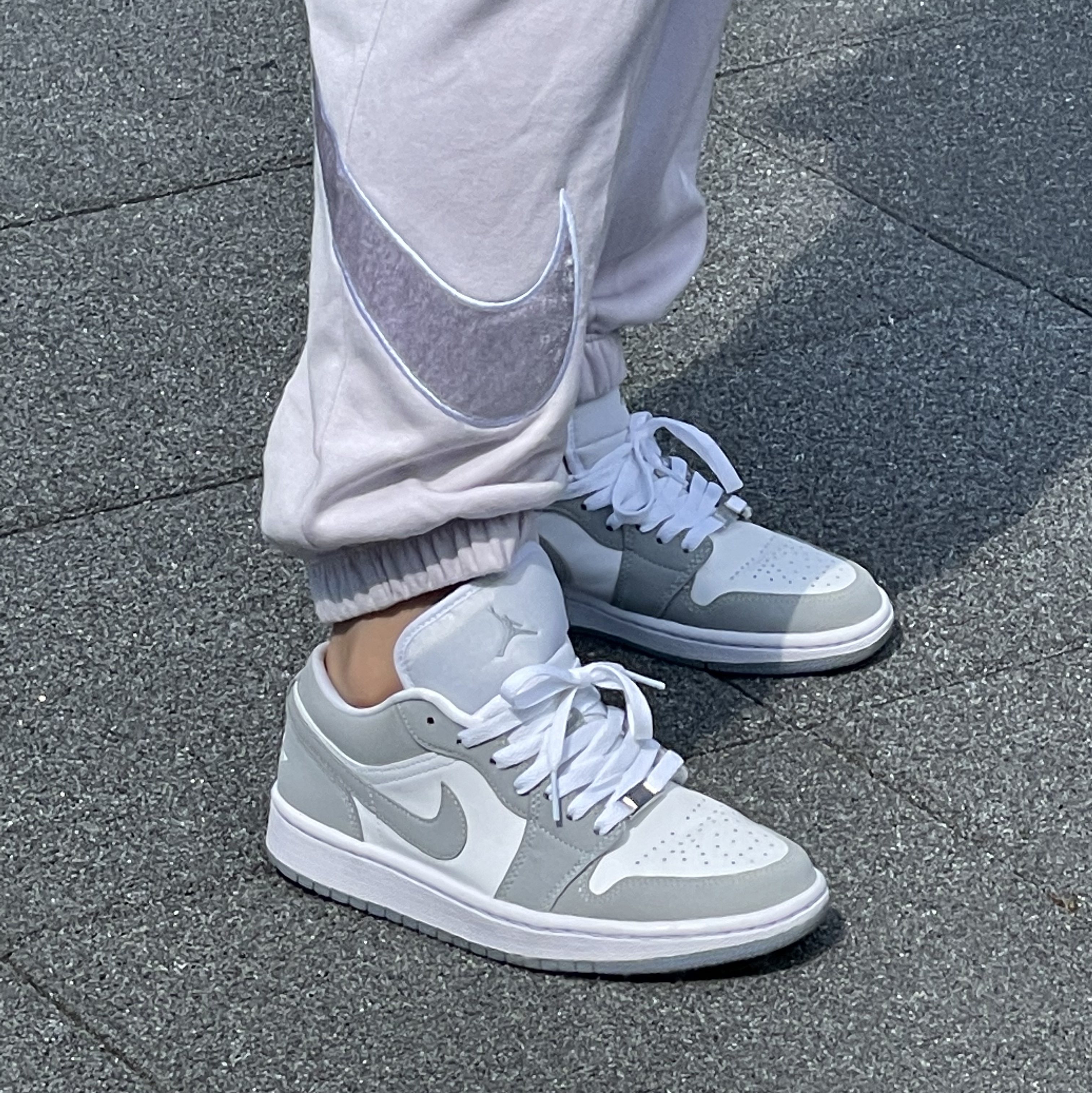 (W) Jordan 1 Low White Wolf Grey 착용 스타일