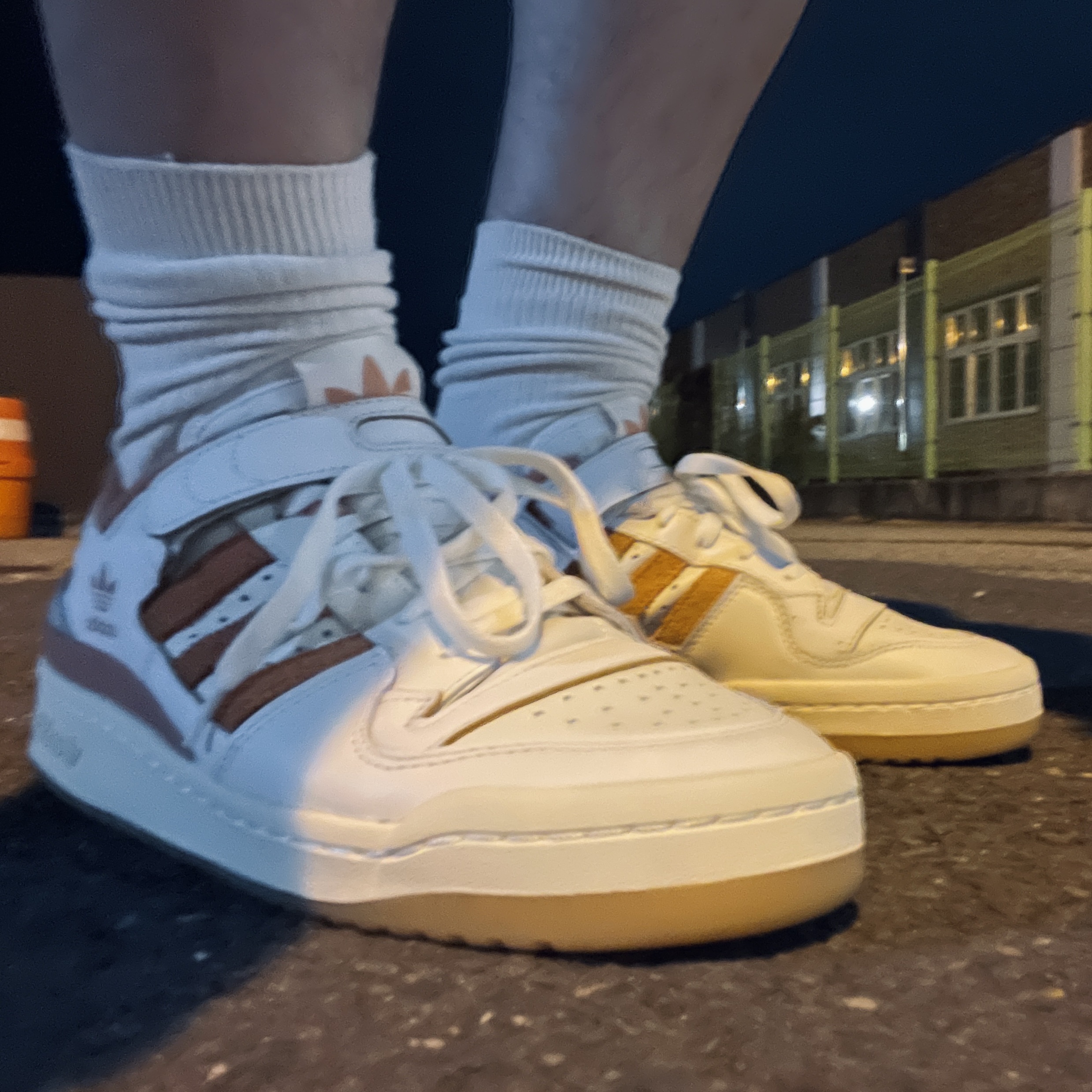 Adidas Forum 84 Low Hazy Copper 착용 스타일 - 1