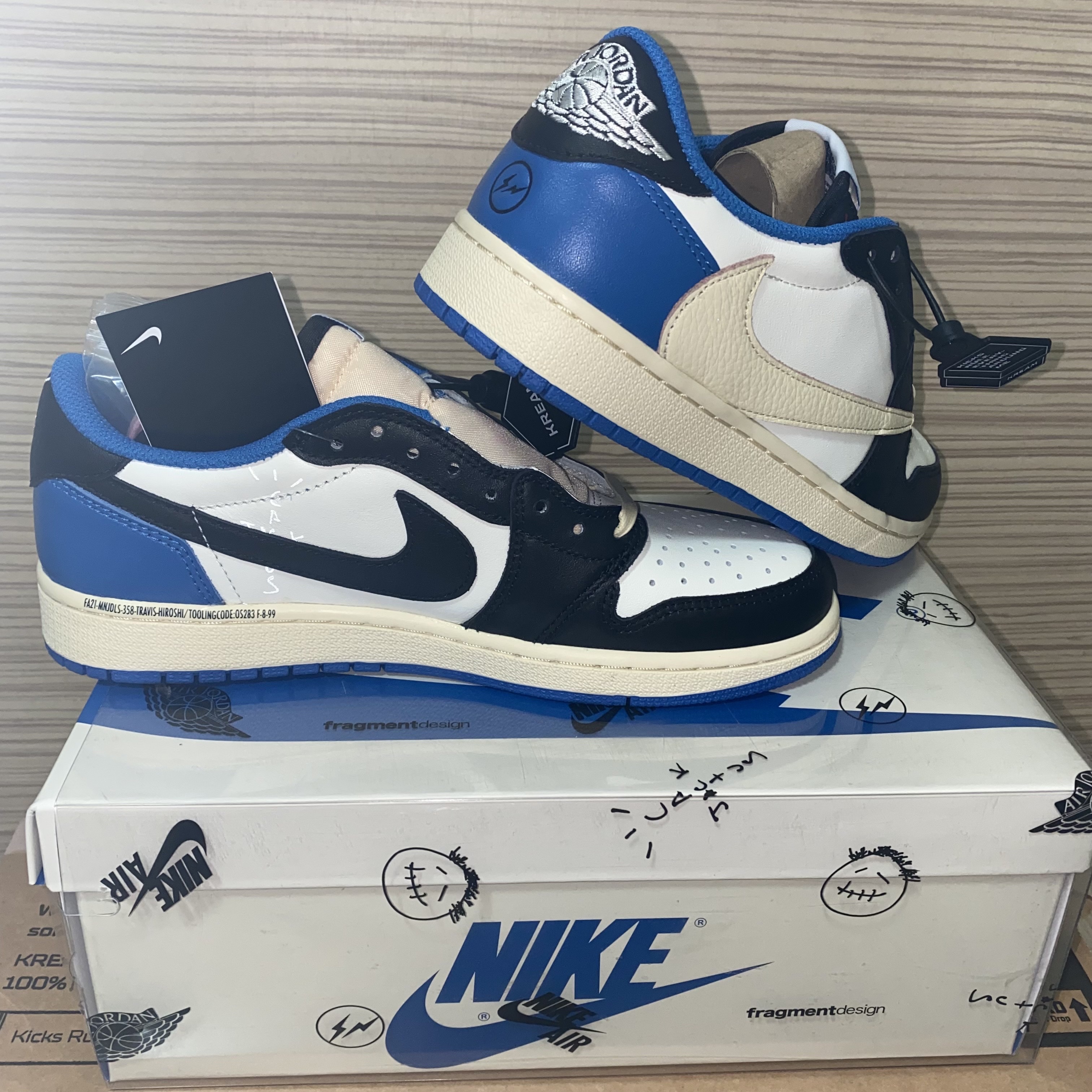 Jordan 1 x Travis Scott x Fragment Retro Low OG SP Military Blue 착용 스타일 - 3