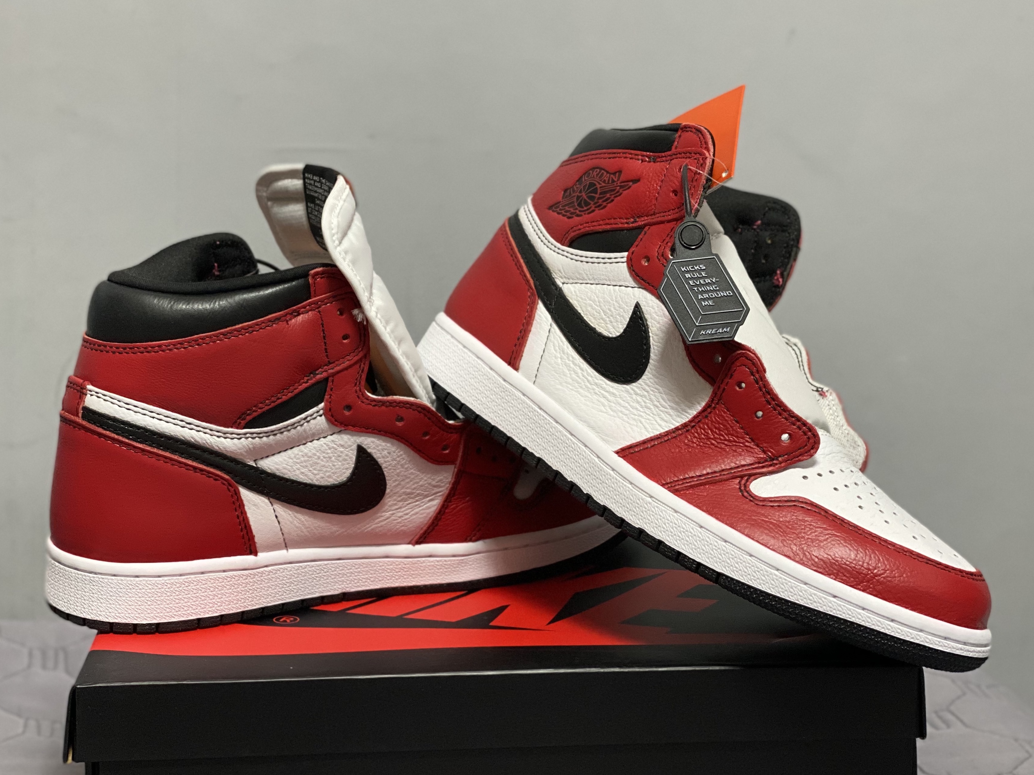 Jordan 1 Retro High OG Light Fusion Red 착용 스타일 - 4