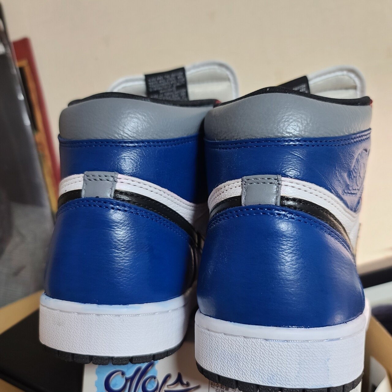 Jordan 1 Retro High OG Light Fusion Red 착용 스타일 - 4