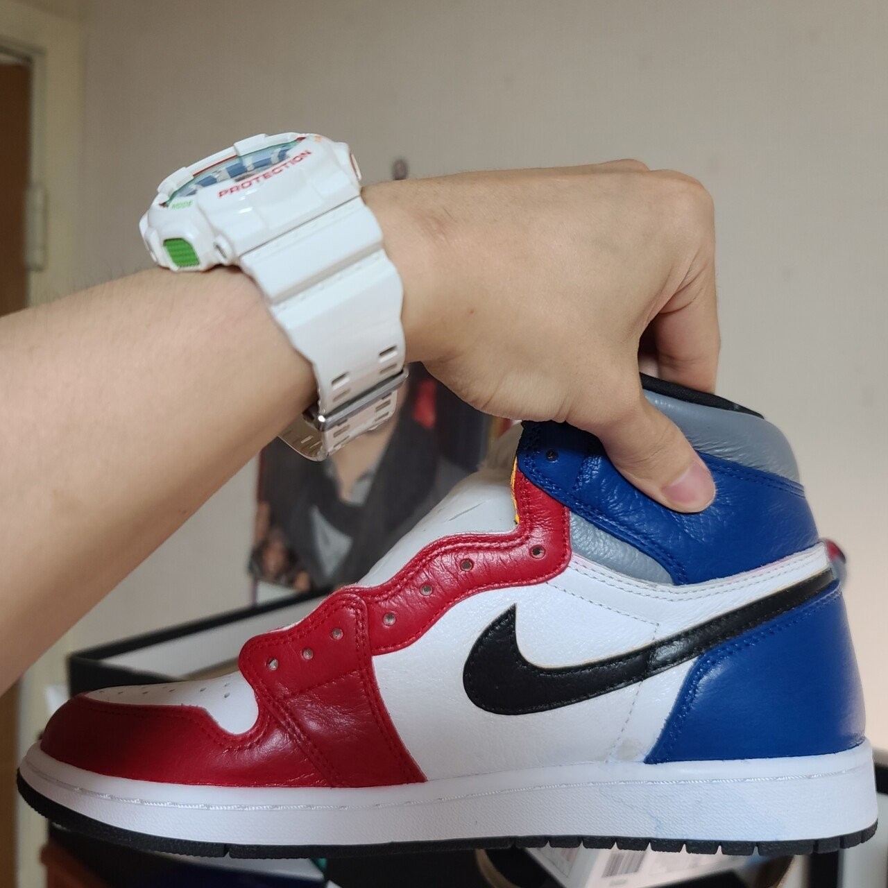 Jordan 1 Retro High OG Light Fusion Red 착용 스타일 - 3