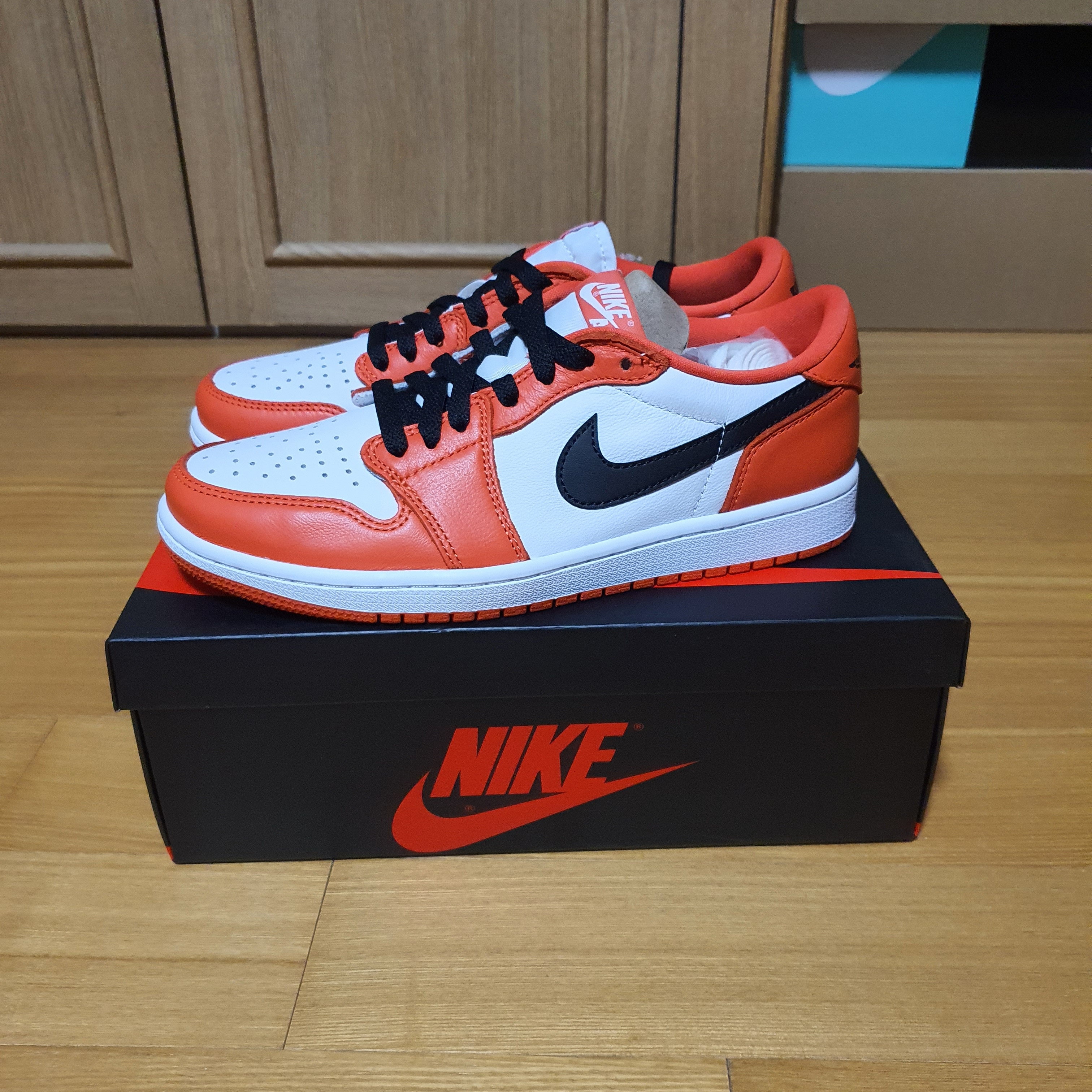 Jordan 1 Low OG Starfish, Jordan 1 x Travis Scott x Fragment Retro Low OG SP Military Blue 착용 스타일 - 1